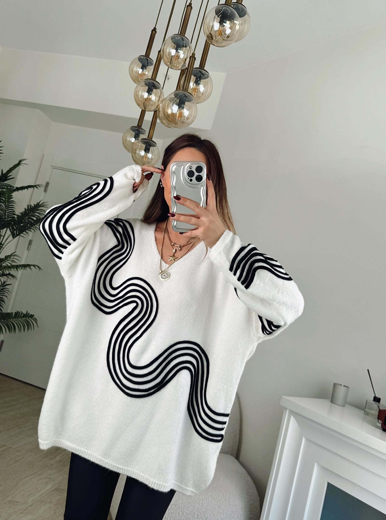 Zikzak Nakışlı Oversize Beyaz Kazak