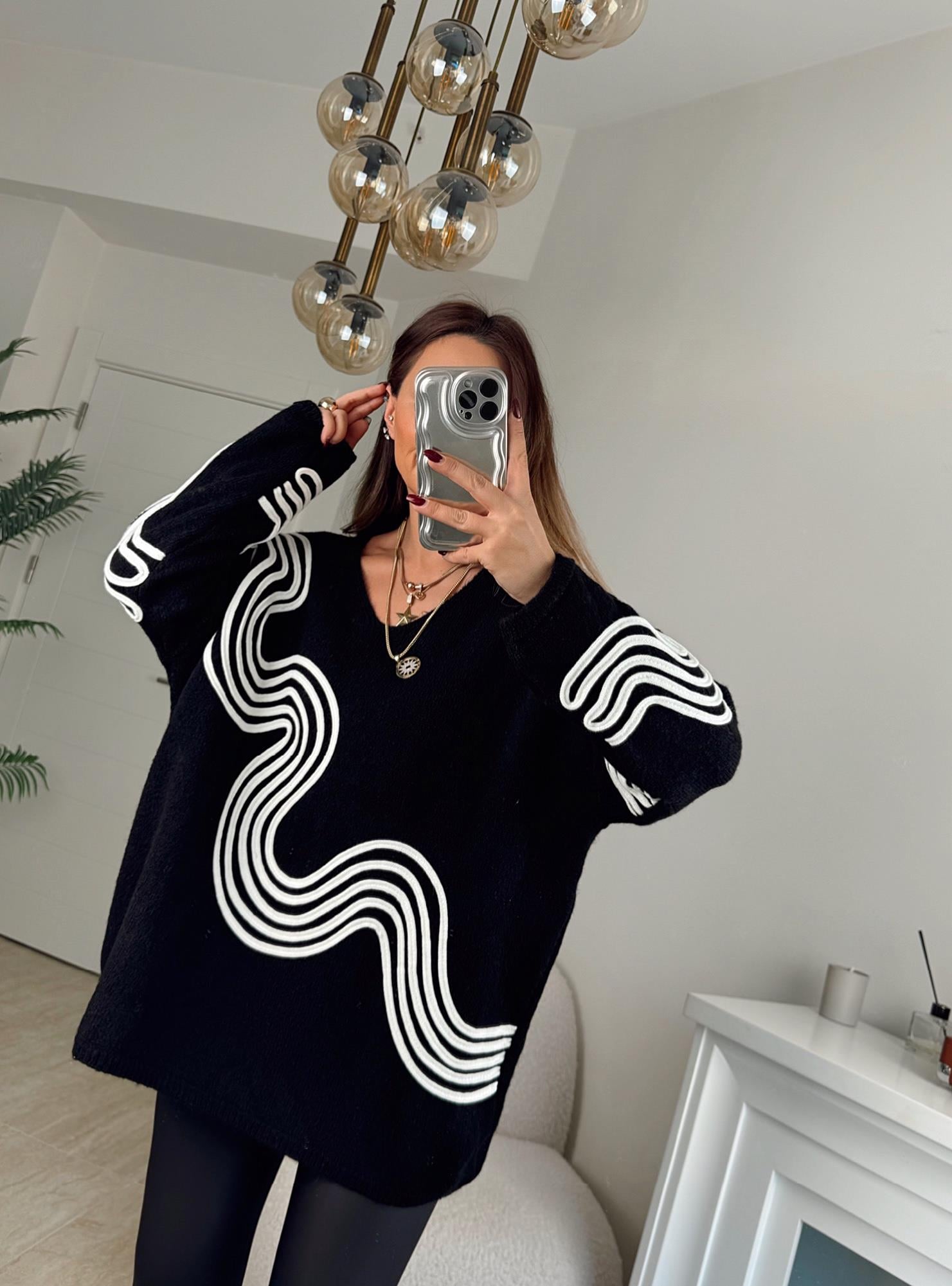 Zikzak Nakışlı Oversize Siyah Kazak