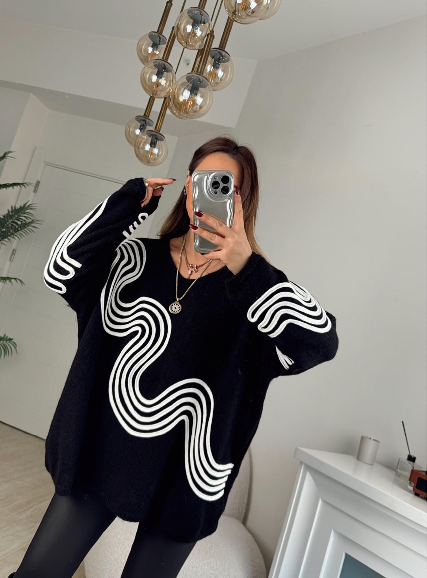 Zikzak Nakışlı Oversize Siyah Kazak