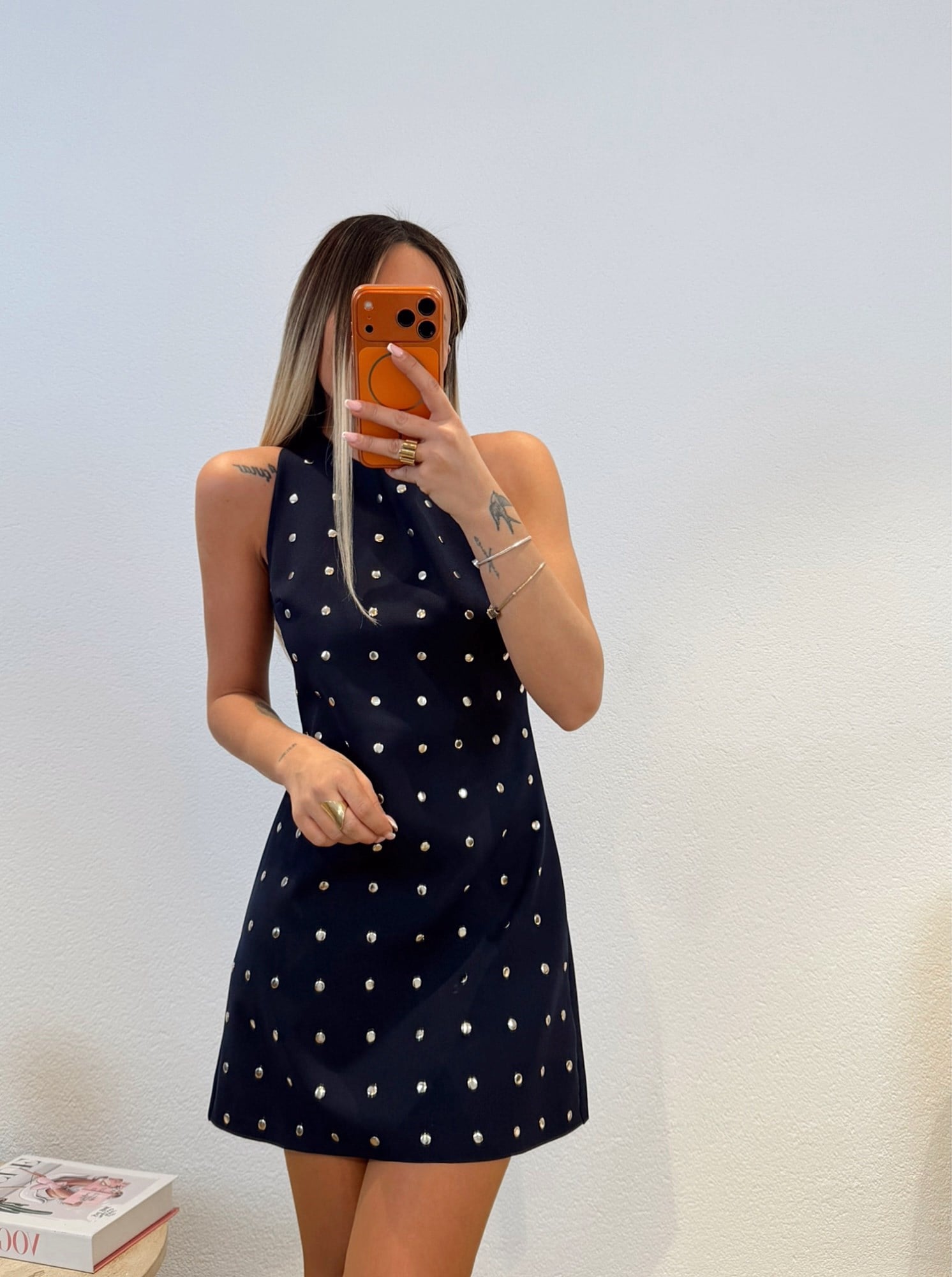 Zımbalı Kolsuz Laci Mini Elbise