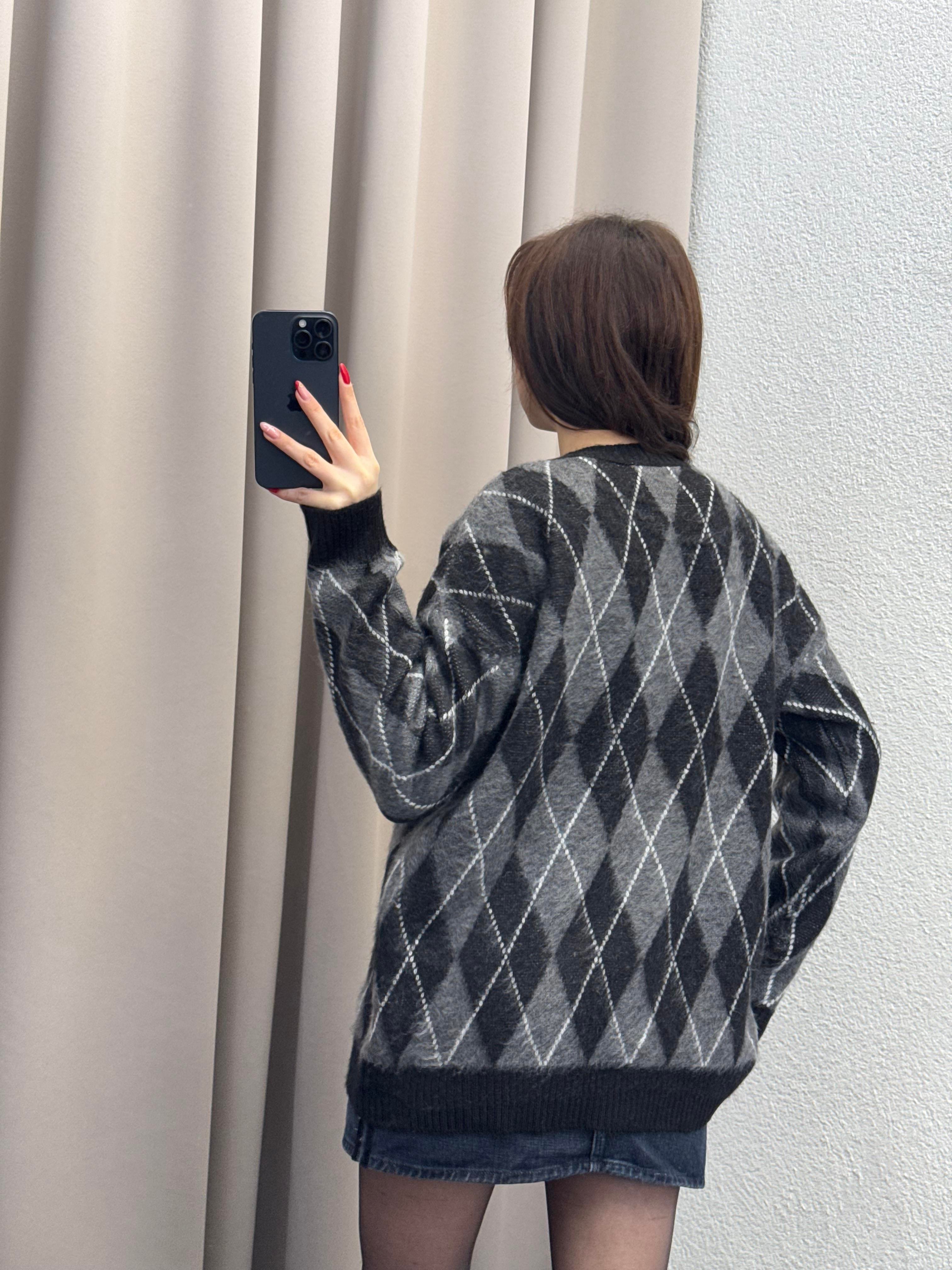 BAKLAVA DESEN OVERSİZE KALIP KAZAK SİYAH