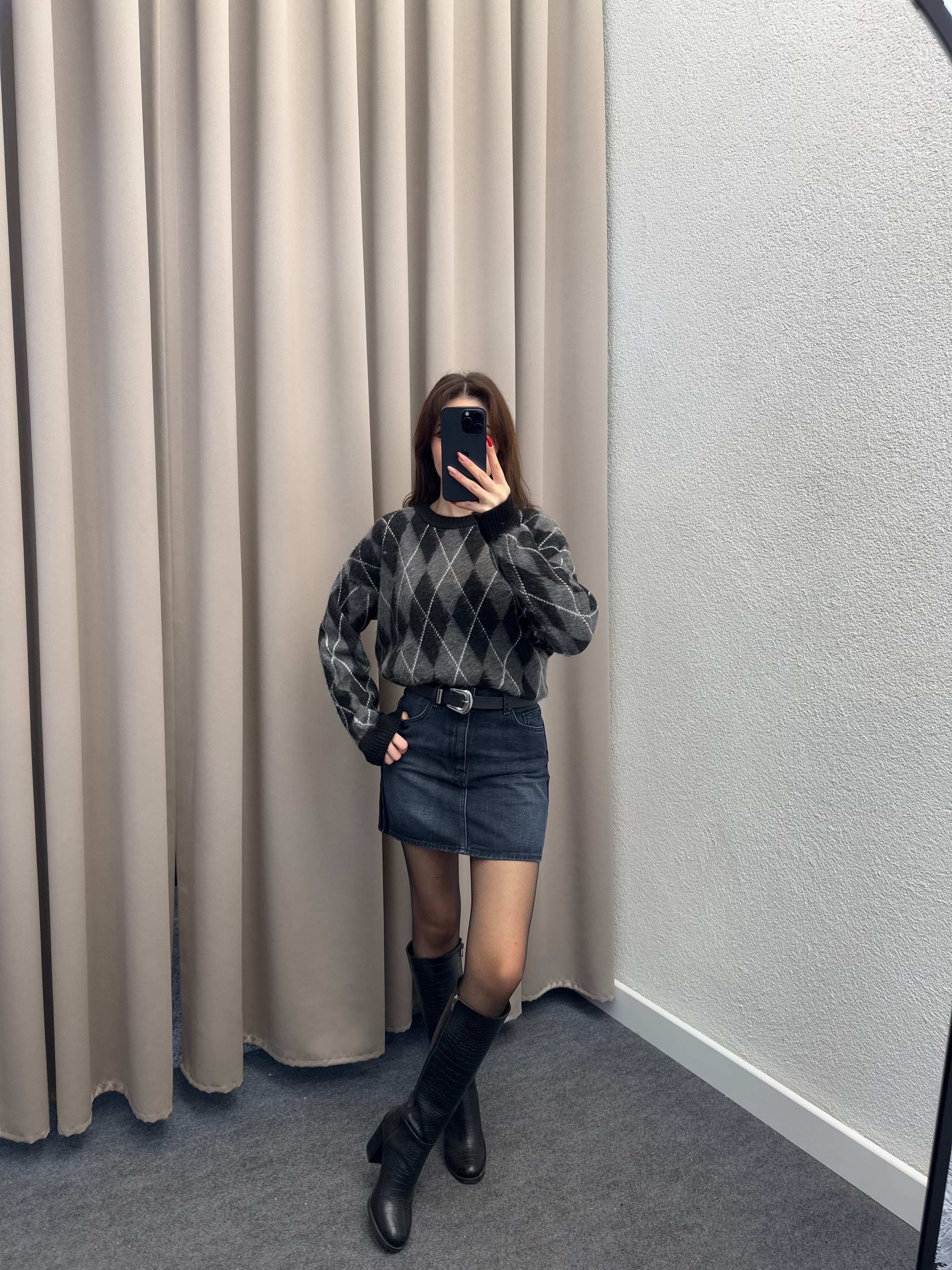 BAKLAVA DESEN OVERSİZE KALIP KAZAK SİYAH