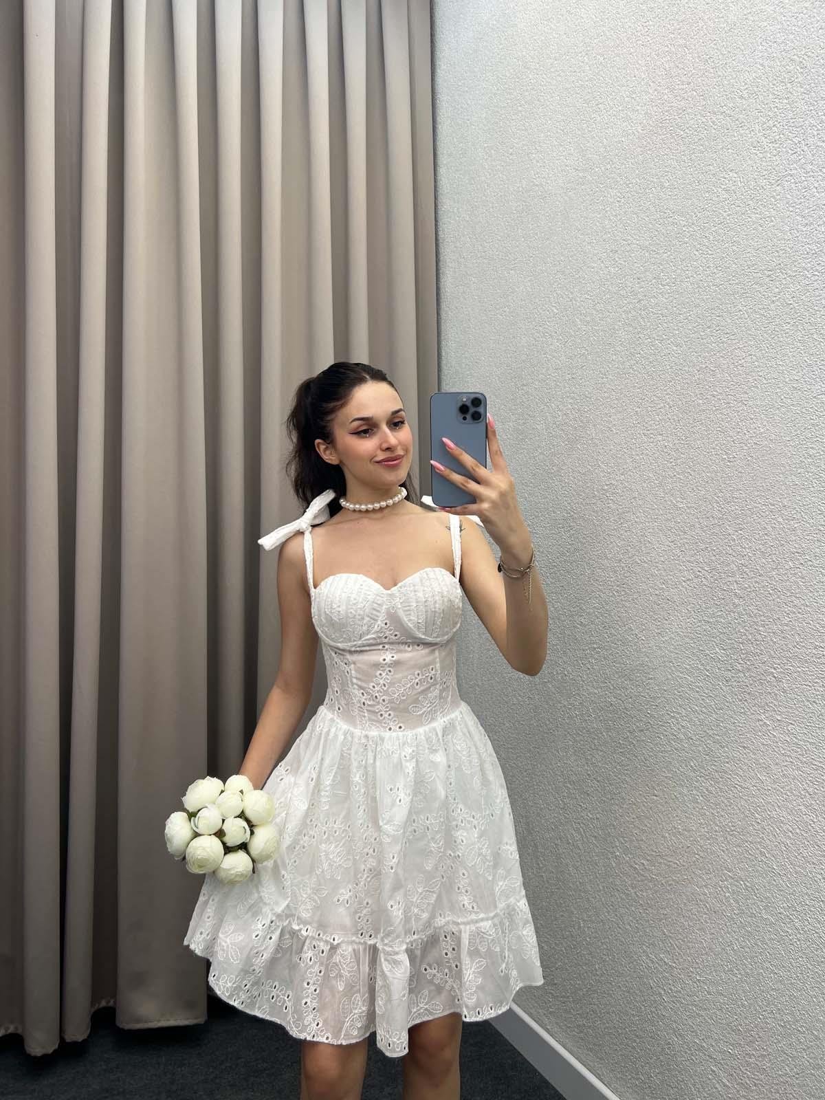 Beyaz Omuz Bağlamalı Sırt Bağcık Detaylı Fisto Kısa Elbise