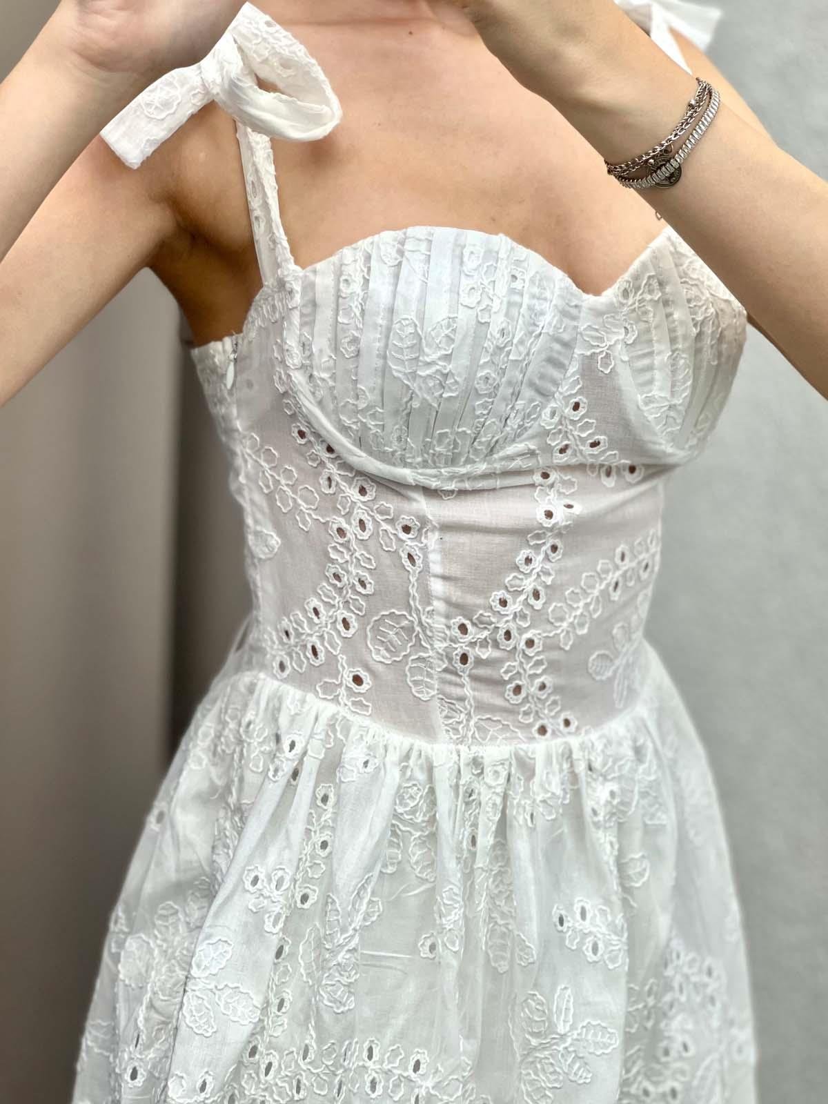 Beyaz Omuz Bağlamalı Sırt Bağcık Detaylı Fisto Kısa Elbise