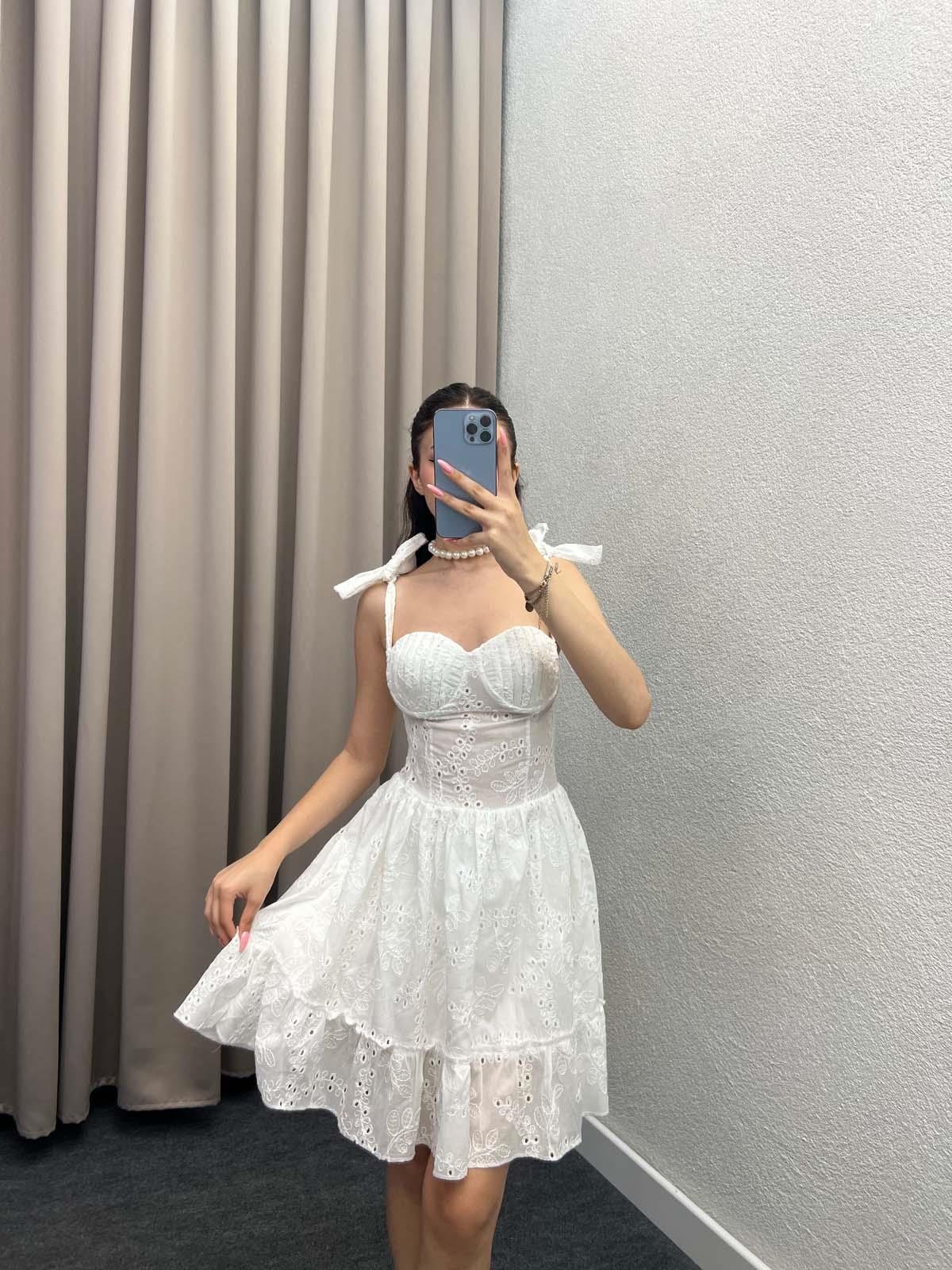 Beyaz Omuz Bağlamalı Sırt Bağcık Detaylı Fisto Kısa Elbise