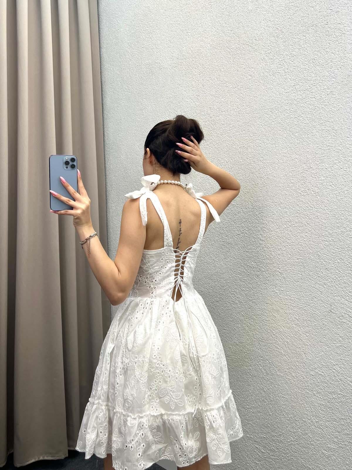 Beyaz Omuz Bağlamalı Sırt Bağcık Detaylı Fisto Kısa Elbise