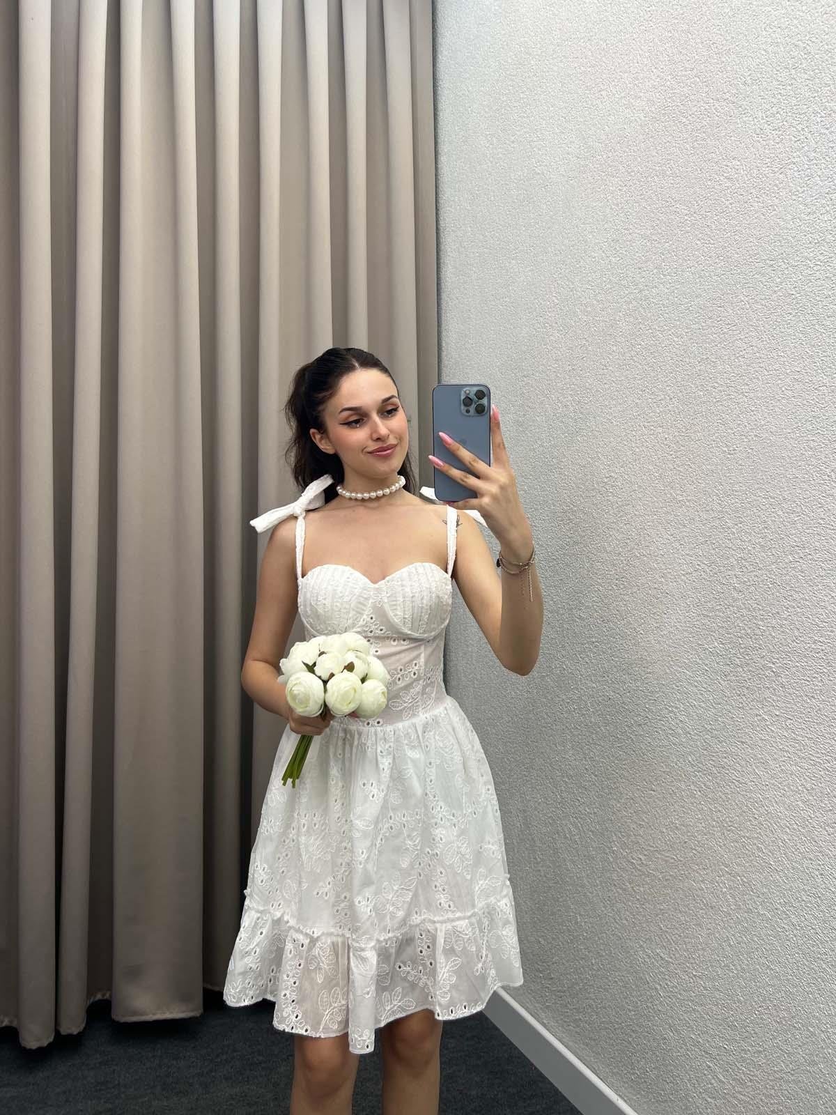 Beyaz Omuz Bağlamalı Sırt Bağcık Detaylı Fisto Kısa Elbise