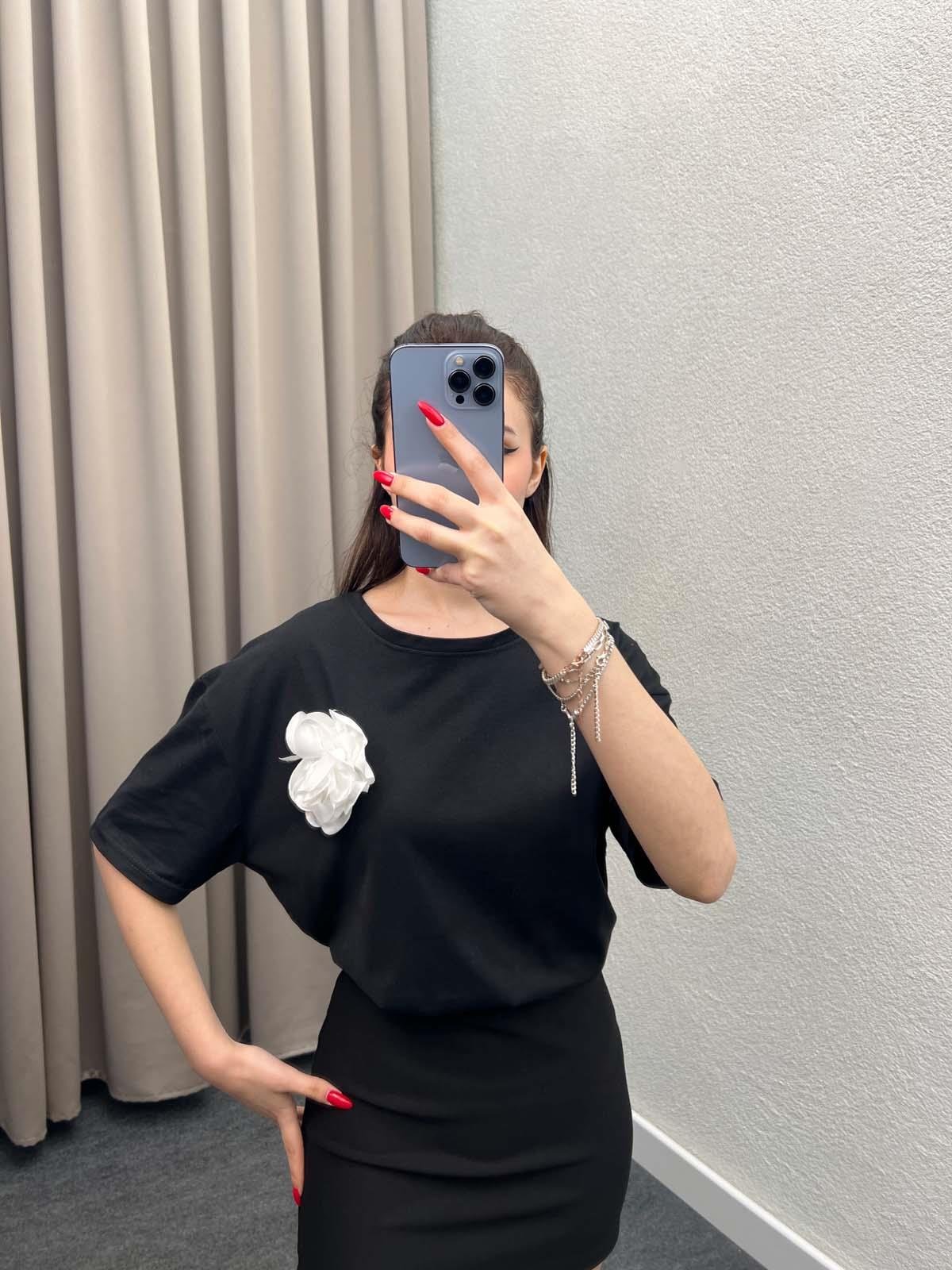 Gül Detay Siyah Oversize Tshirt
