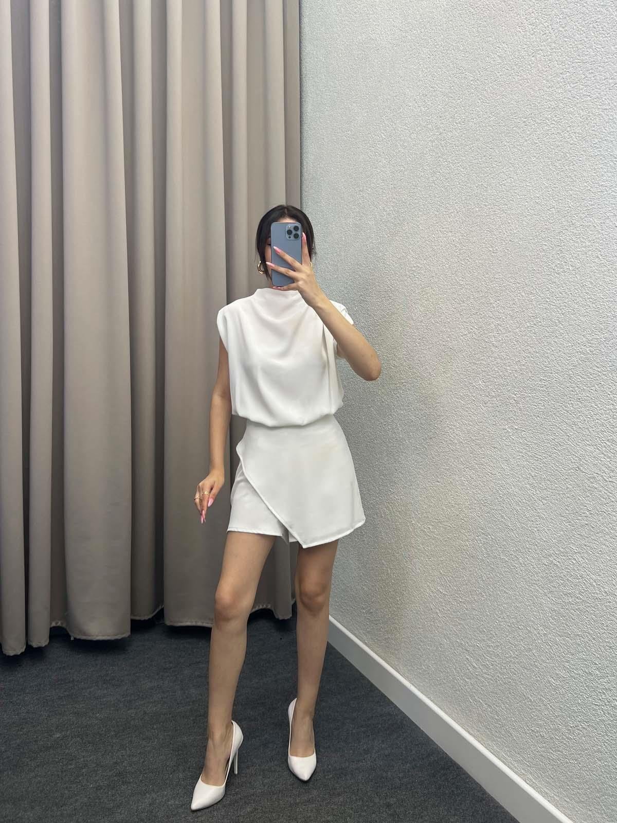 Havoş Beyaz Sofia Asimetrik Şort Tulum