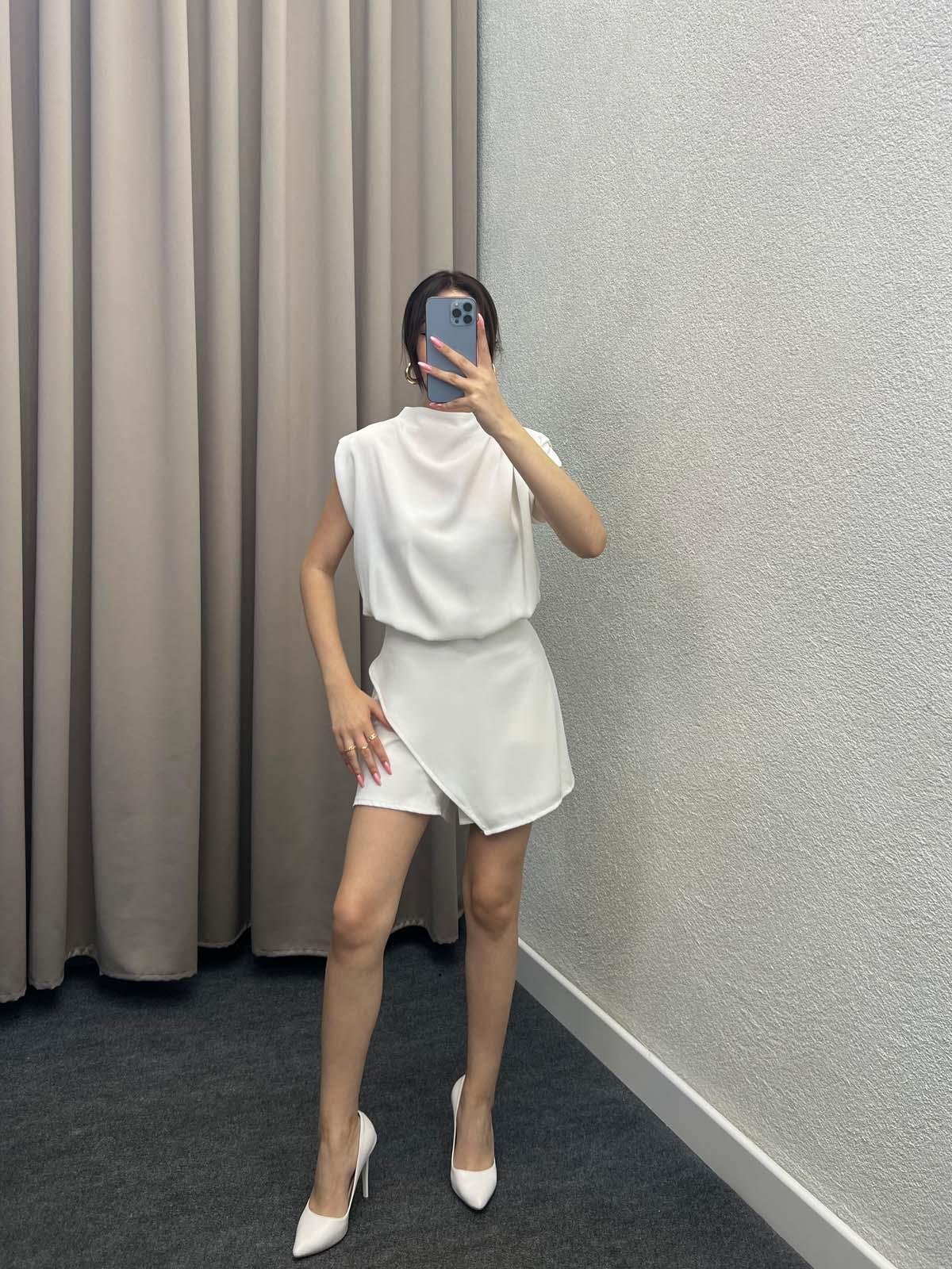 Havoş Beyaz Sofia Asimetrik Şort Tulum