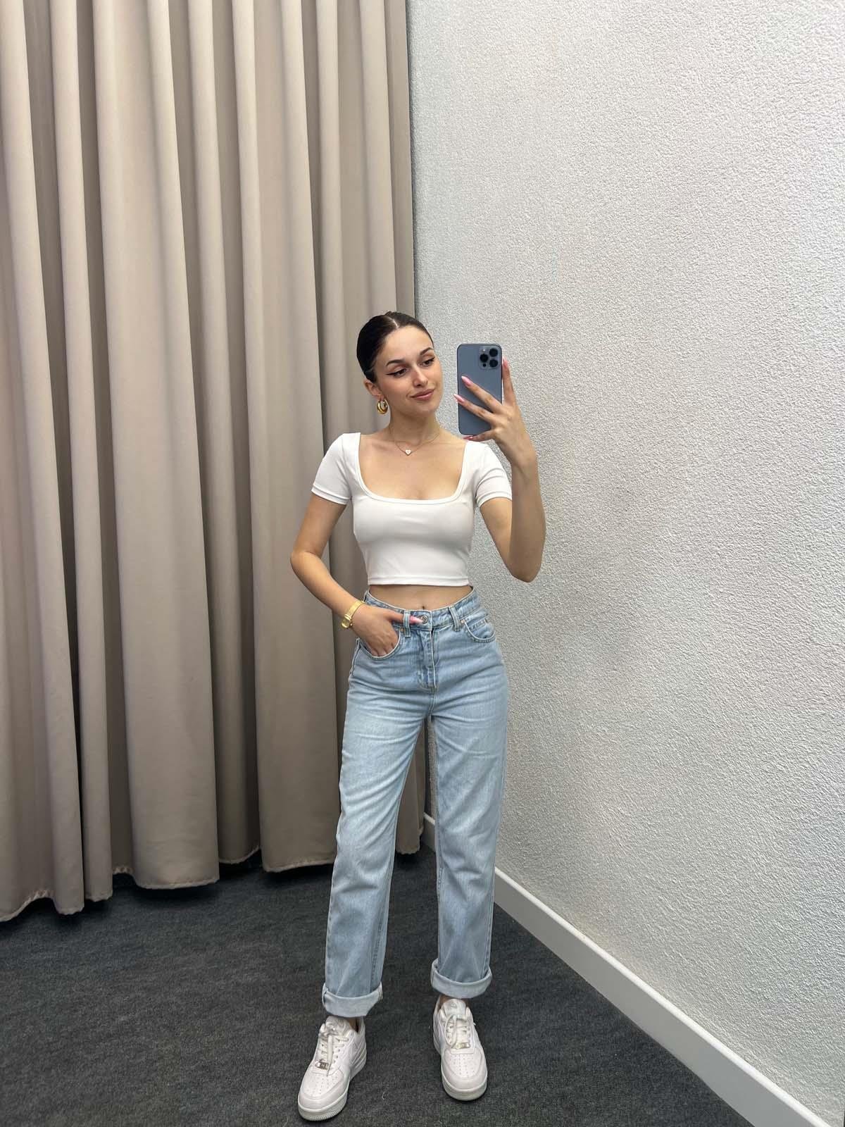 Horea Kare Yaka Beyaz Crop