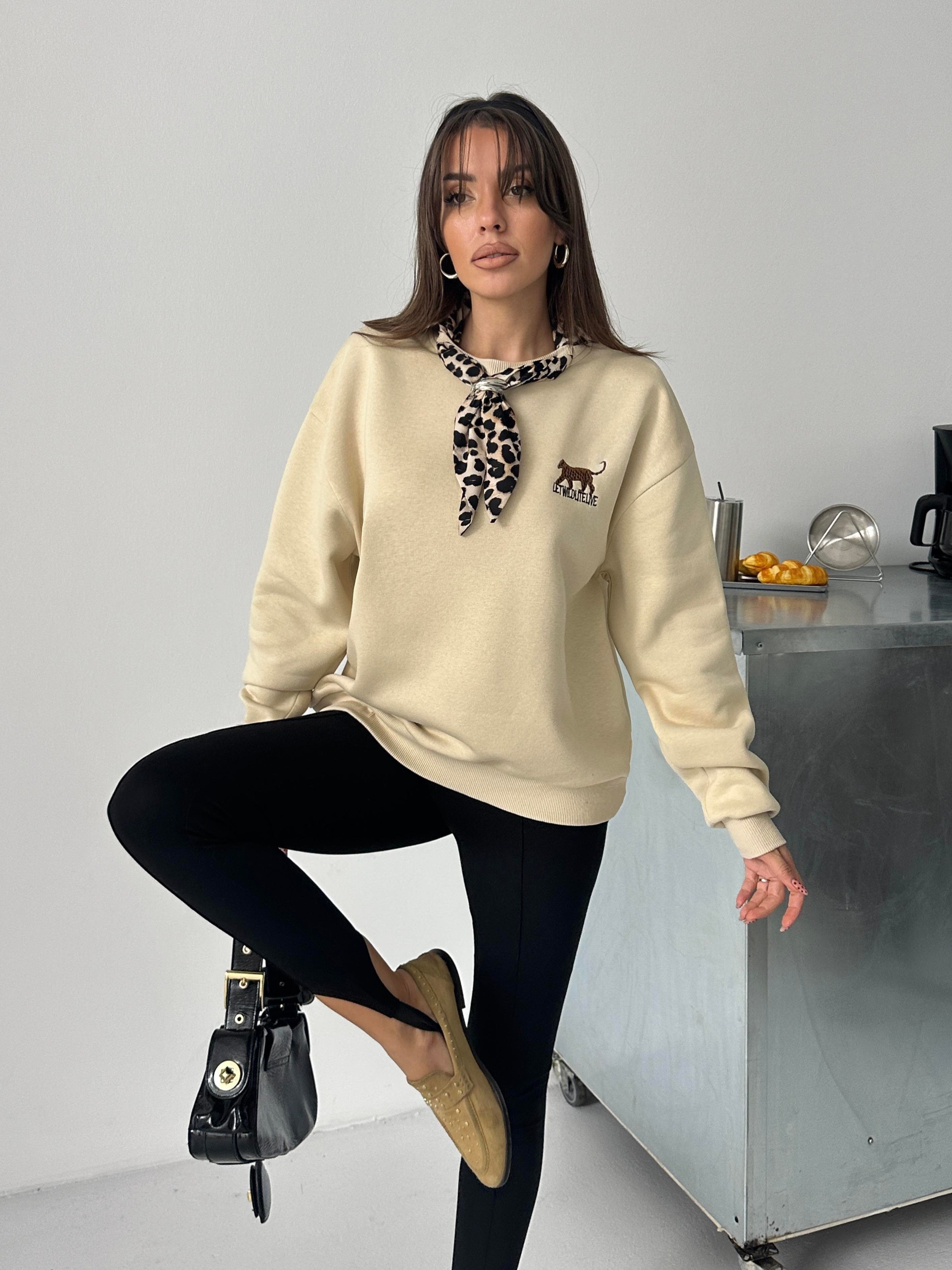 KAPLAN NAKIŞ DETAYLI FULAR DETAYLI SWEAT BEJ