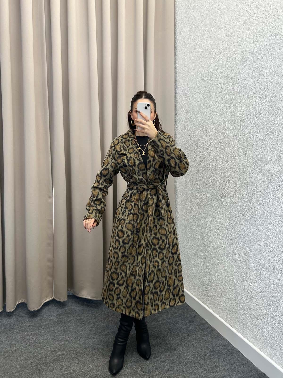 Leopar Desen İçi Astarlı Kaşe Kaban