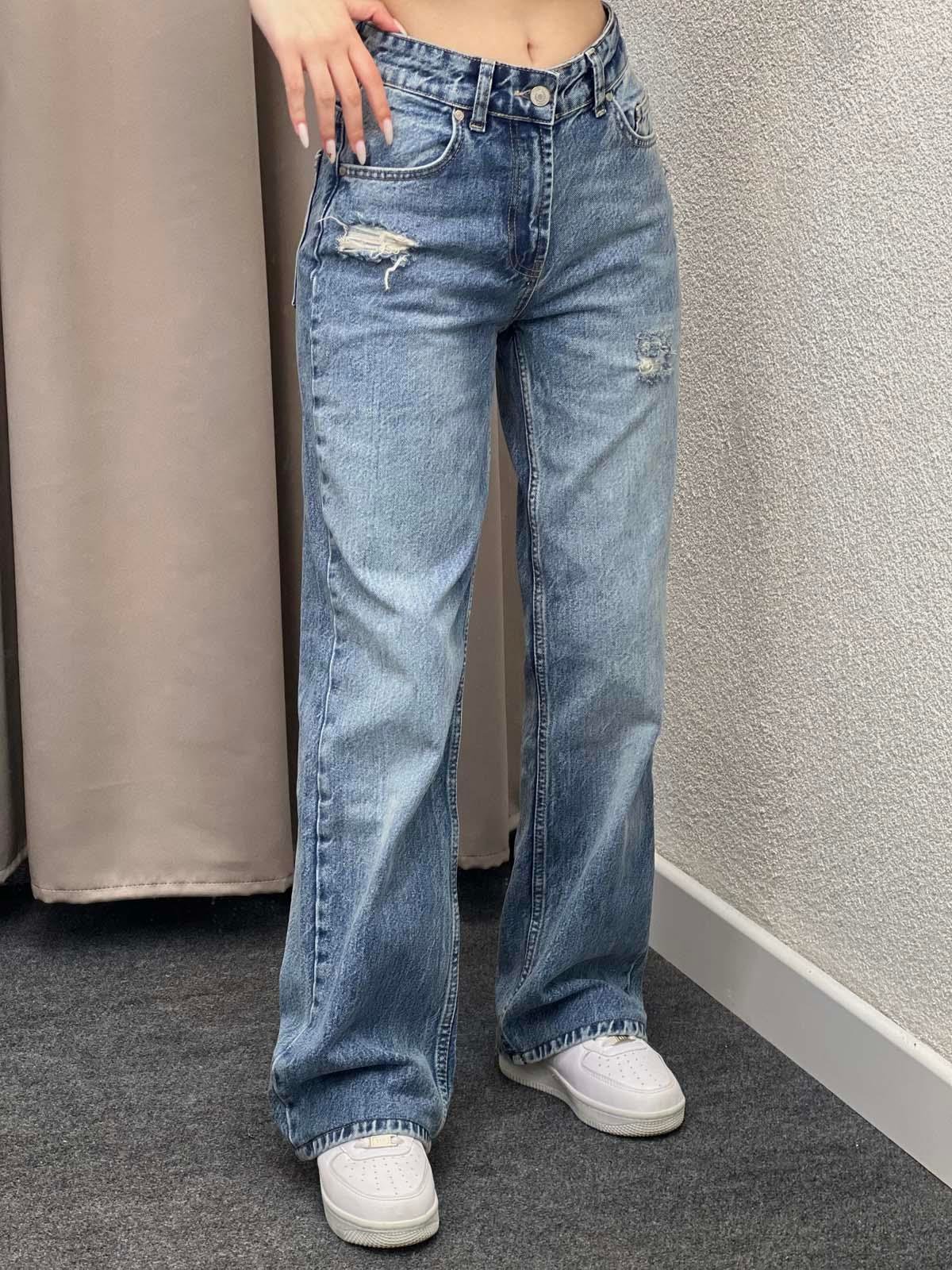 Mavi Yırtık Detaylı Straight Jean