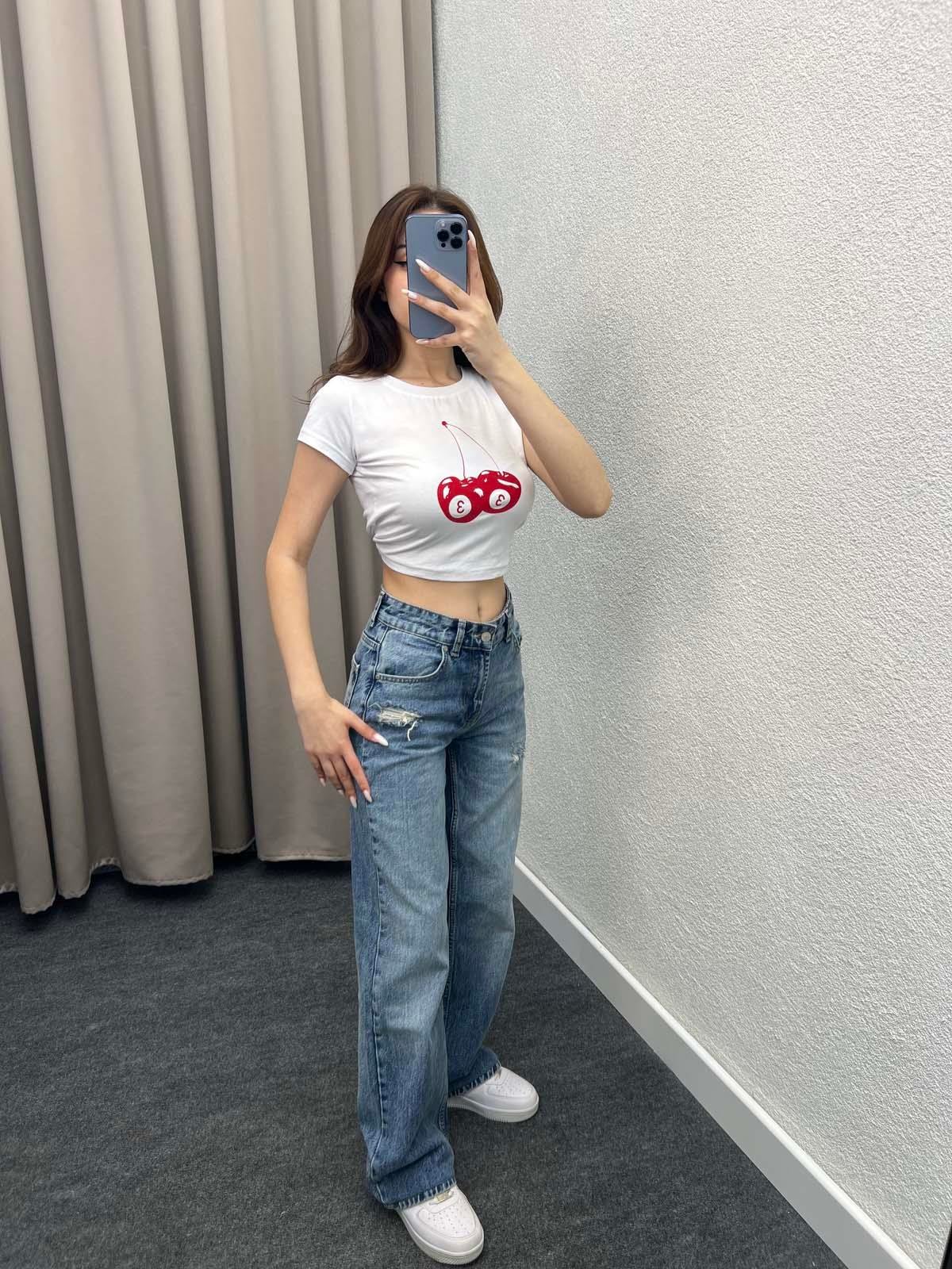 Mavi Yırtık Detaylı Straight Jean