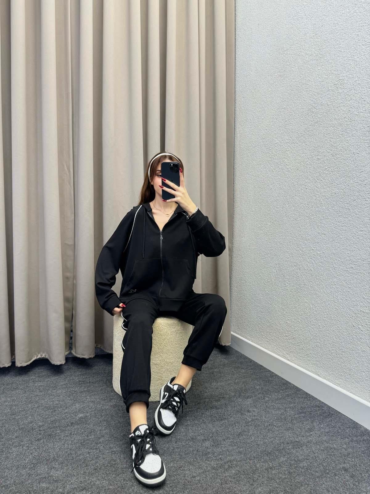 Siyah Kapüşonlu Kontrast Biyeli Sweatshirt