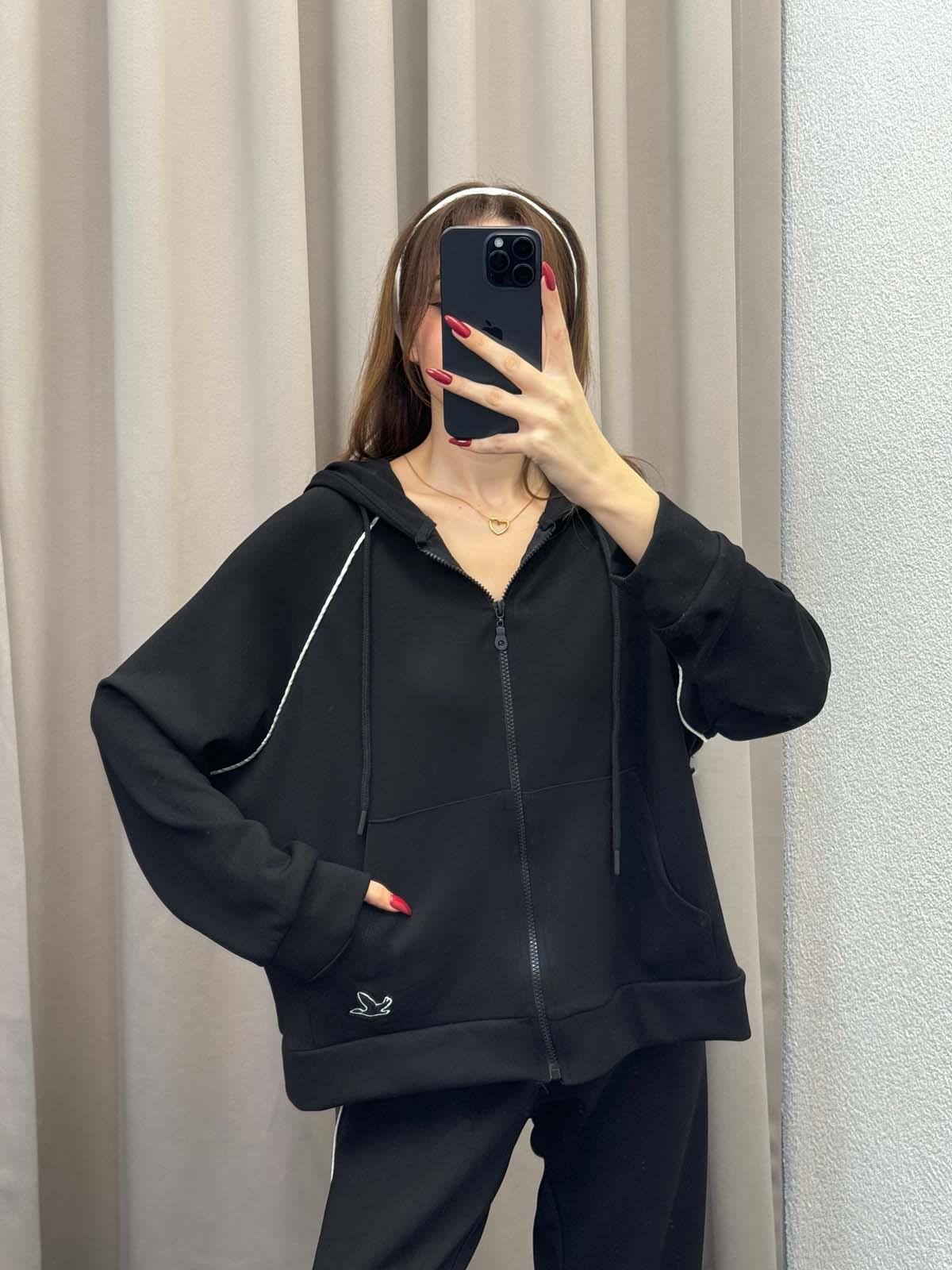 Siyah Kapüşonlu Kontrast Biyeli Sweatshirt