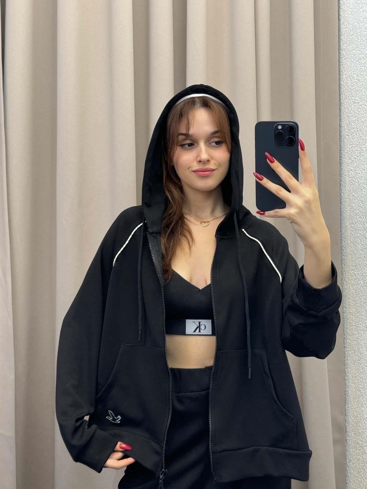 Siyah Kapüşonlu Kontrast Biyeli Sweatshirt