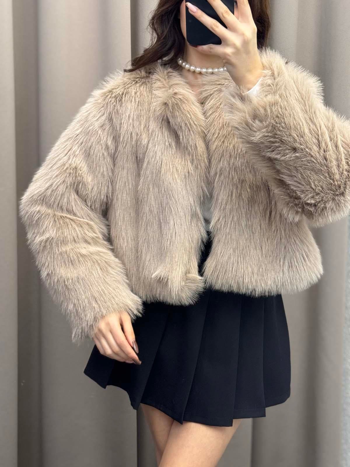 Vettia İçi Astarlı Kısa Bej Kürk Ceket