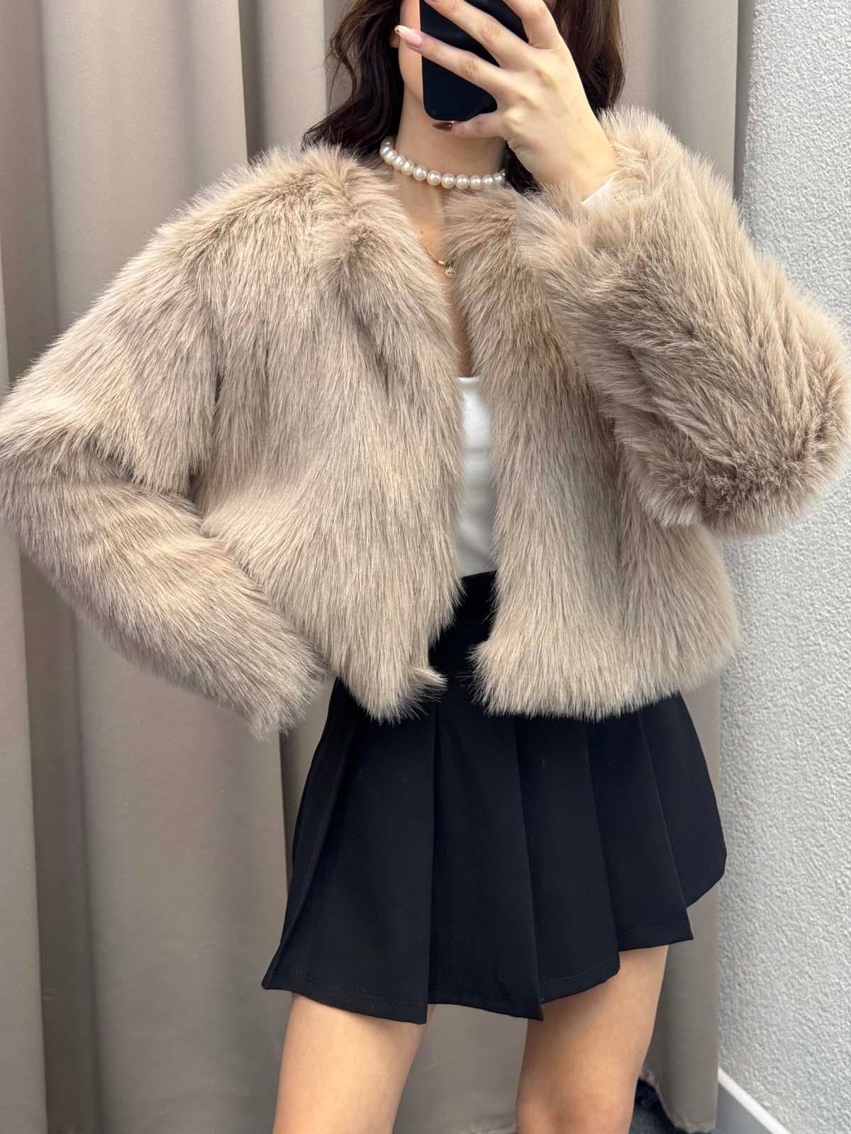 Vettia İçi Astarlı Kısa Bej Kürk Ceket