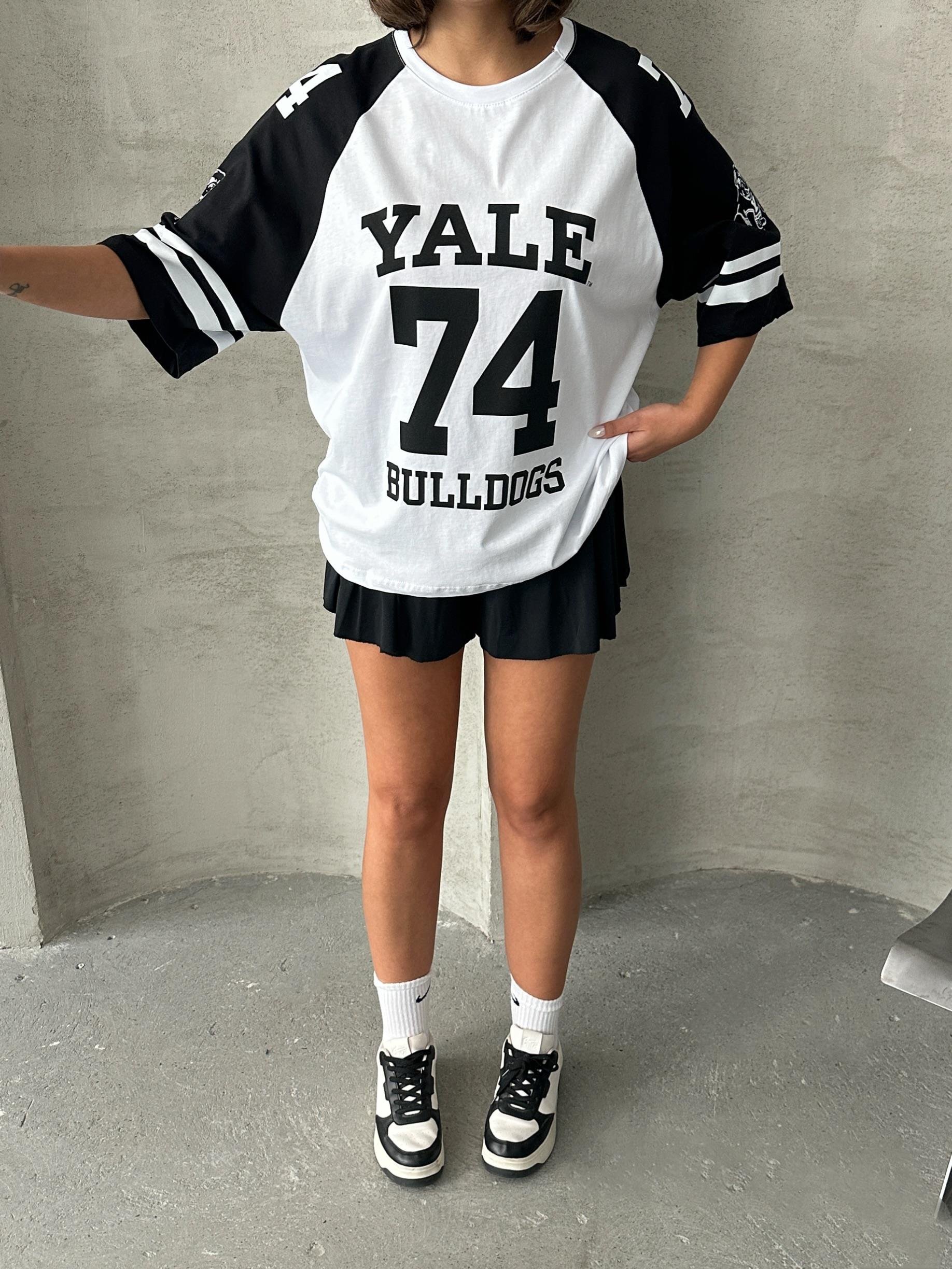 YALE BASKILI GARNİLİ TİŞÖRT SİYAH
