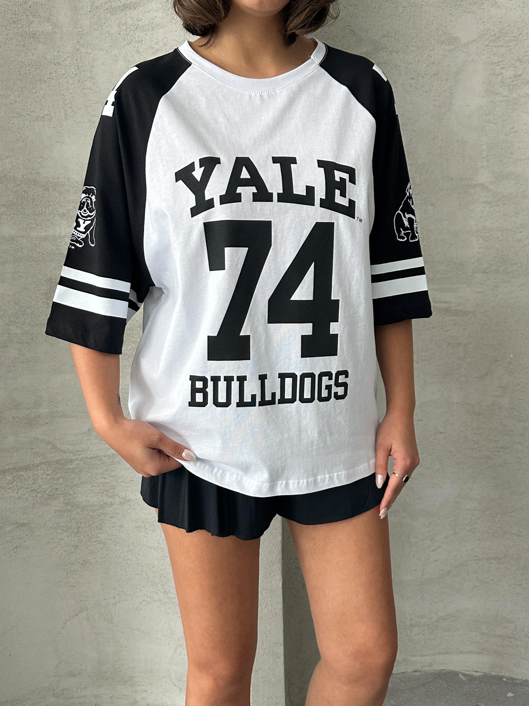 YALE BASKILI GARNİLİ TİŞÖRT SİYAH