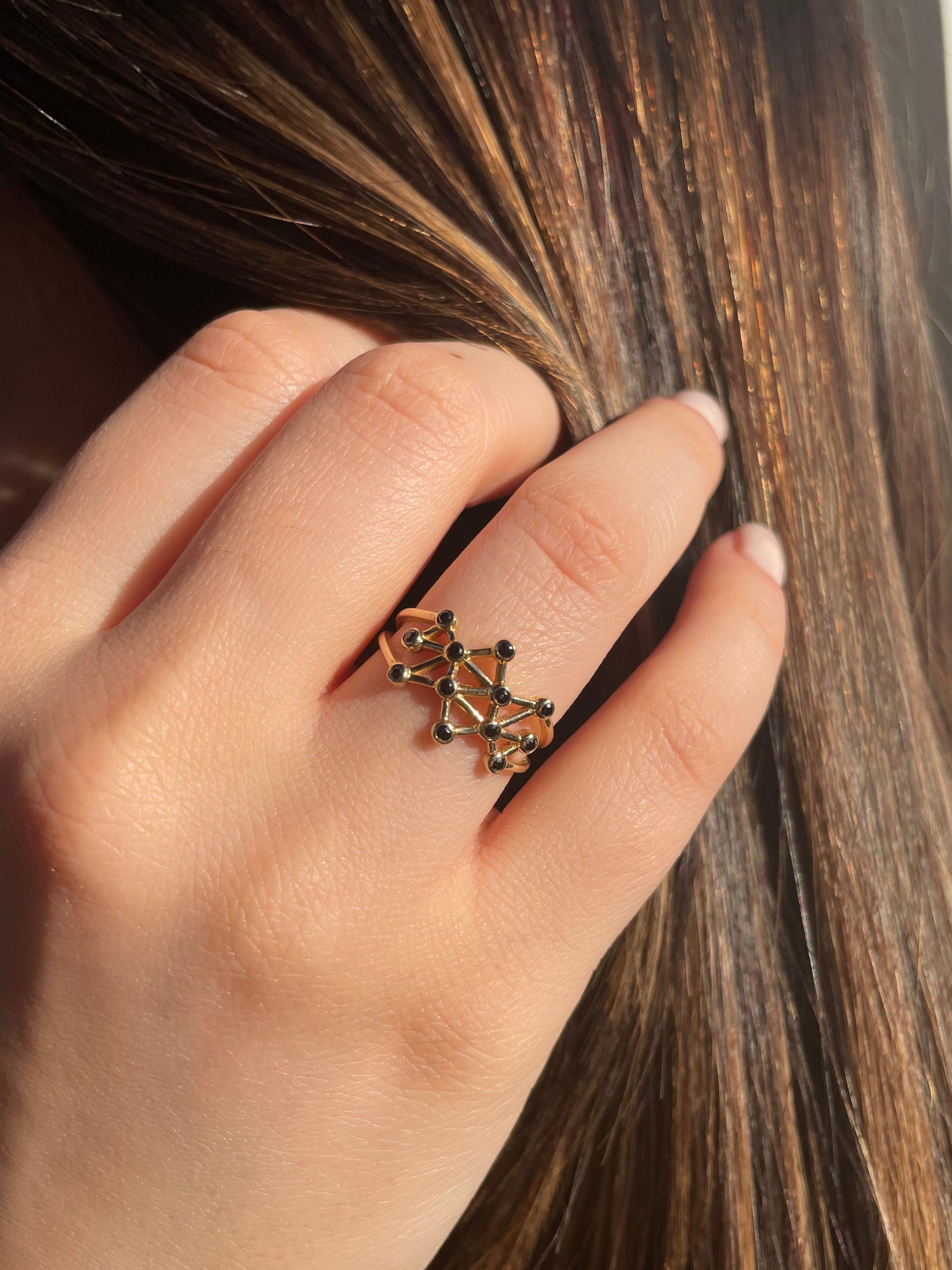 14 Ayar Altın Siyah Taşlı Geometrik Model Yüzük14 Ayar Altın Siyah Taşlı Geometrik Model Yüzük