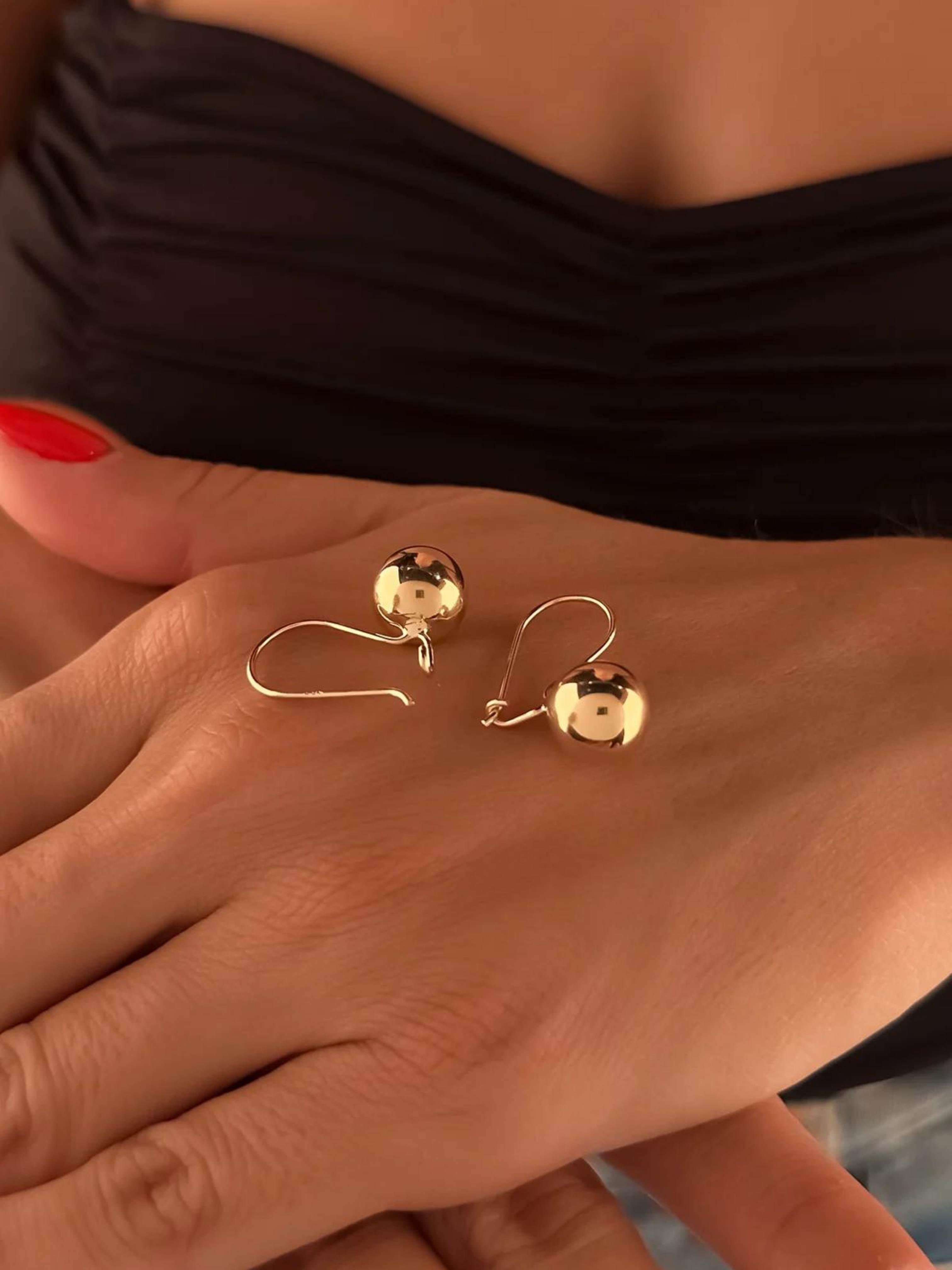 14 Ayar Altın Toplu Modern Bayan Küpe14 Ayar Altın Toplu Modern Bayan Küpe