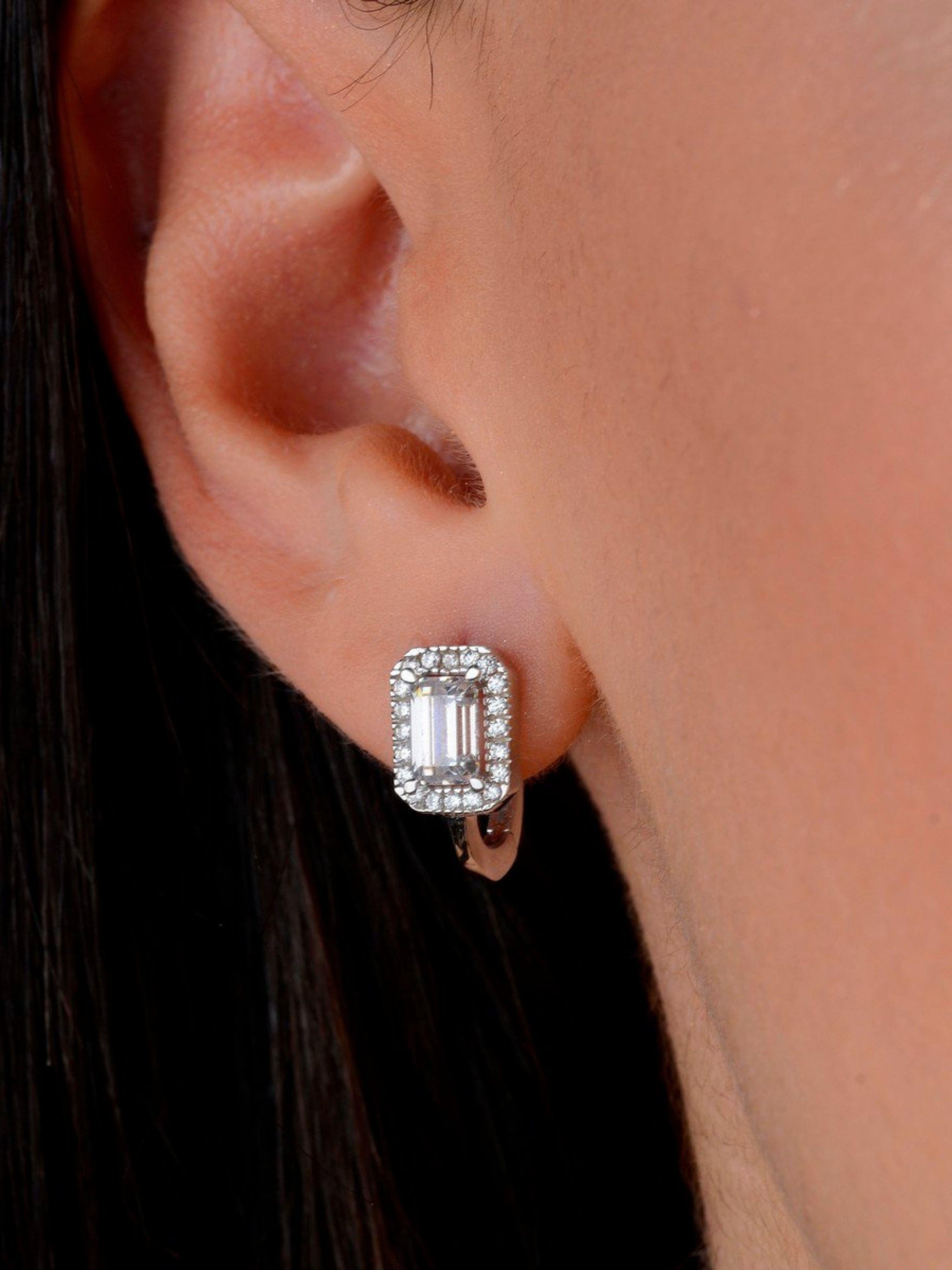 14 Ayar Beyaz Altın Baget Taşlı Küpe14 Ayar Beyaz Altın Baget Taşlı Küpe