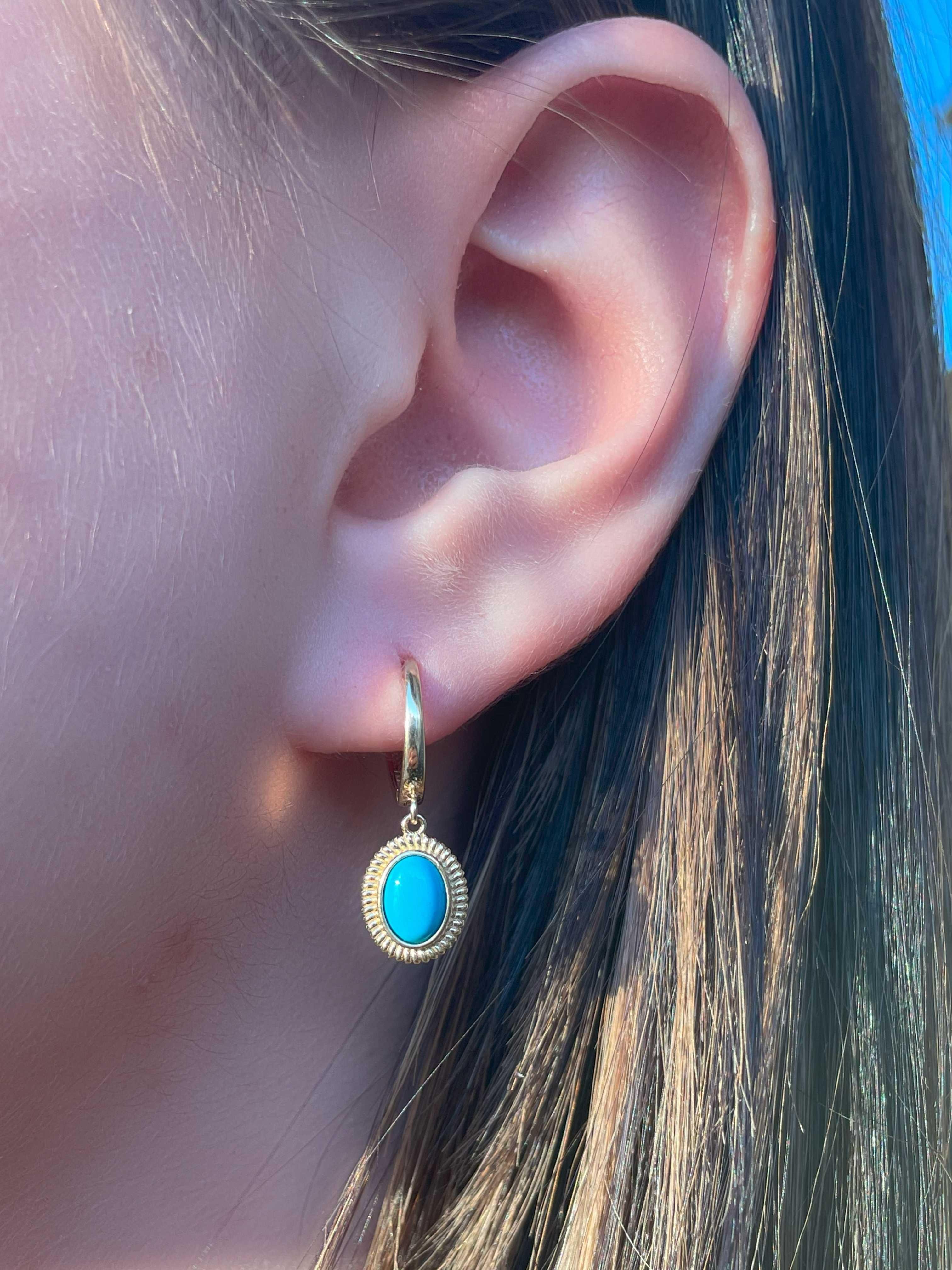 14 Ayar Firuze Taşlı Sallanan Altın Küpe14 Ayar Firuze Taşlı Sallanan Altın Küpe