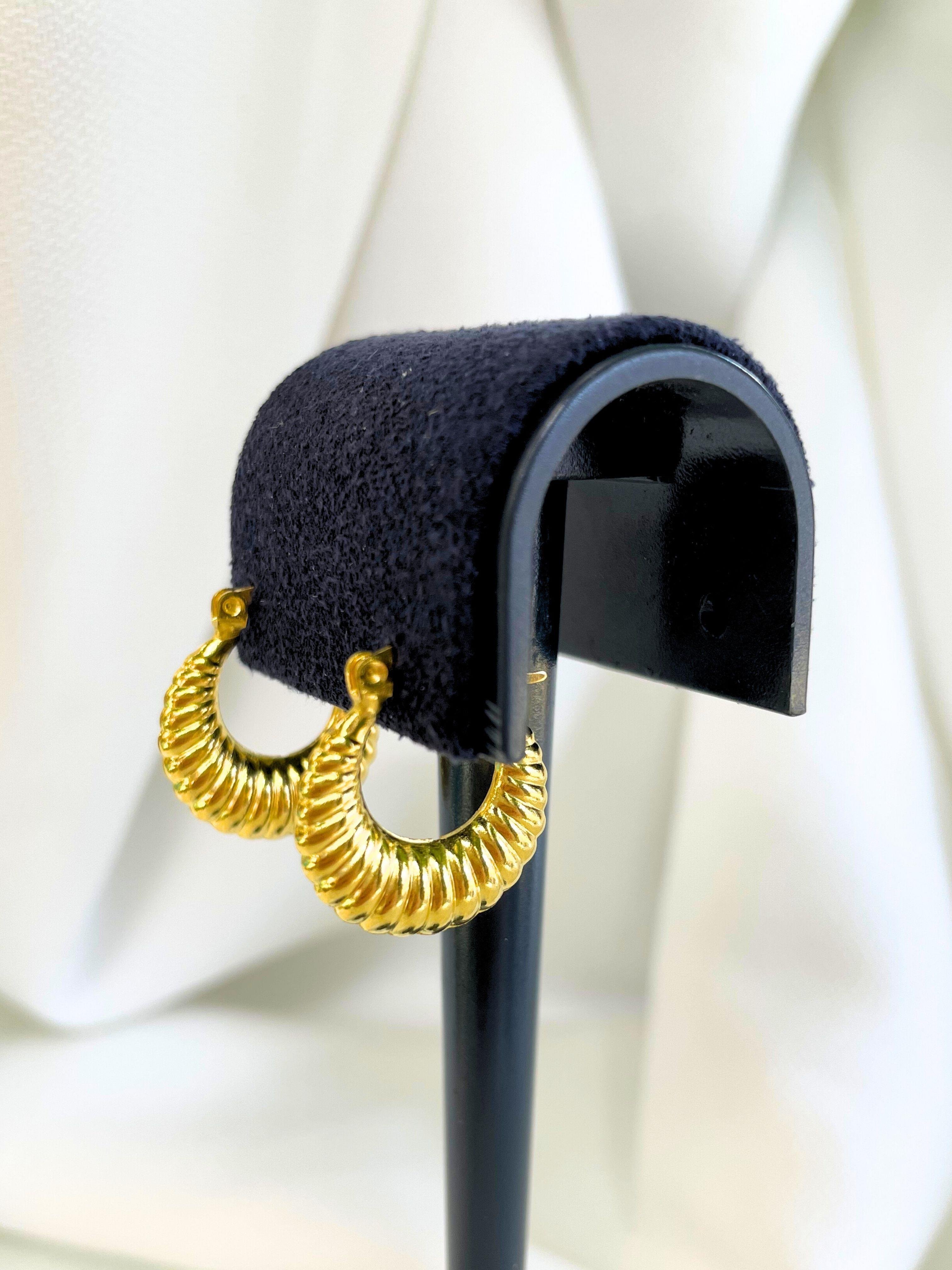  Altın 14 Ayar  Midye Model Orta Halka Küpe14 Ayar Midye Model Orta Büyüklükte Altın Halka Küpe