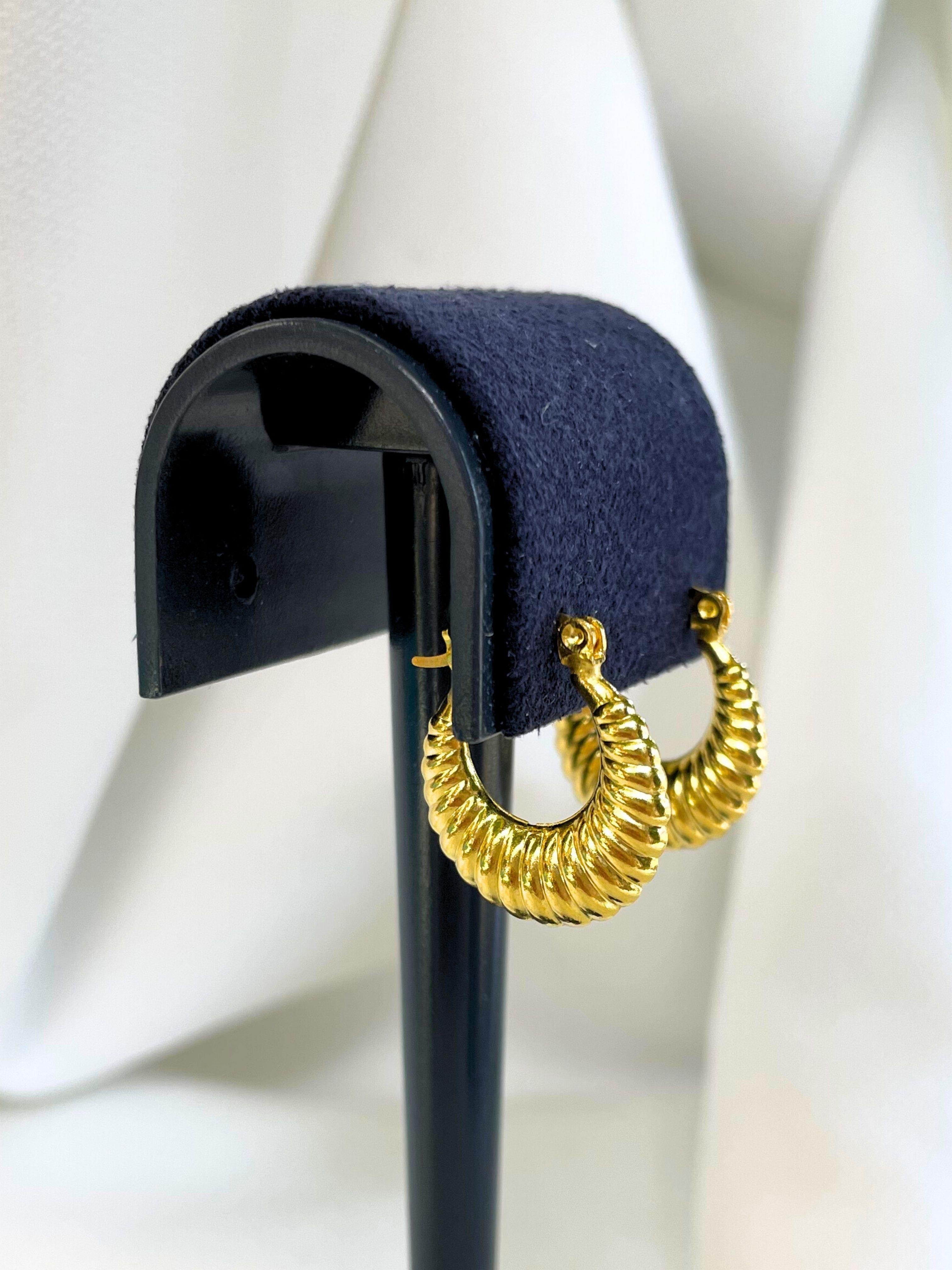  Altın 14 Ayar  Midye Model Orta Halka Küpe14 Ayar Midye Model Orta Büyüklükte Altın Halka Küpe