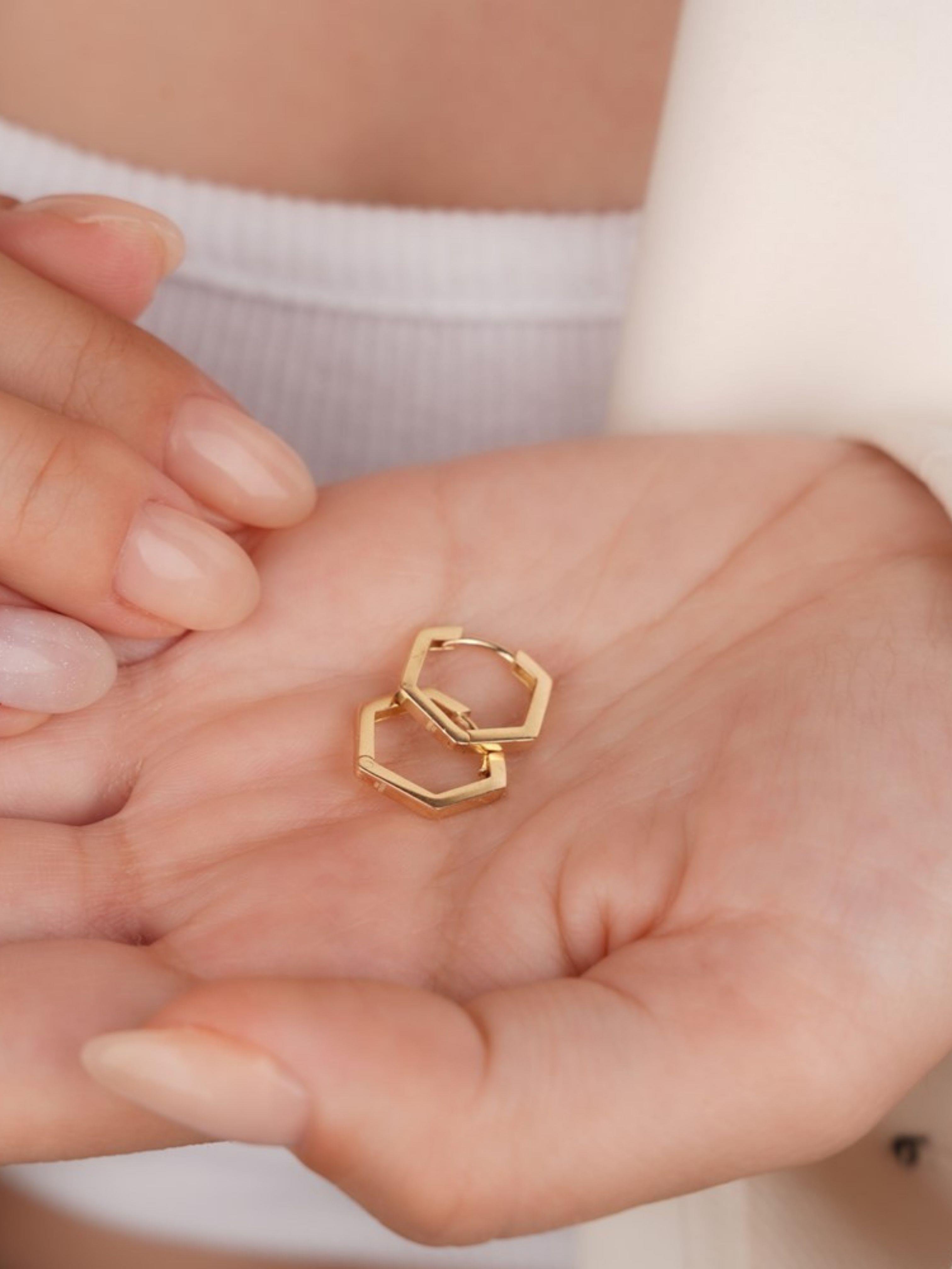 Altıgen Küçük Halkalı Altın Küpe 14 AyarAltıgen Küçük Halkalı Altın Küpe 14 Ayar