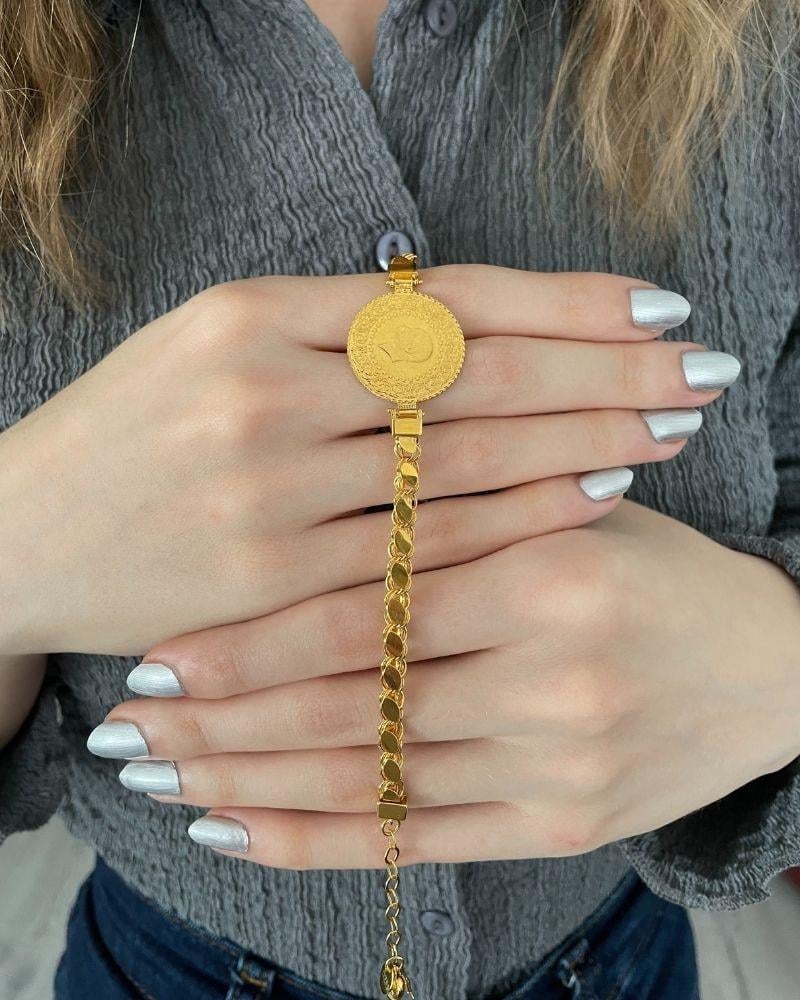 Altın Pullu Zincir Çeyrekli BileklikAltın Pullu Zincir Çeyrekli BileklikÇeyrek Bileklik