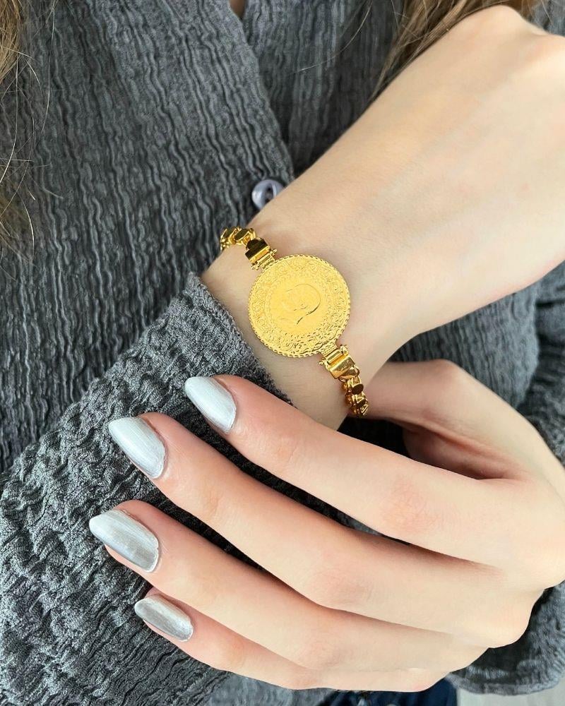 Altın Pullu Zincir Çeyrekli BileklikAltın Pullu Zincir Çeyrekli BileklikÇeyrek Bileklik