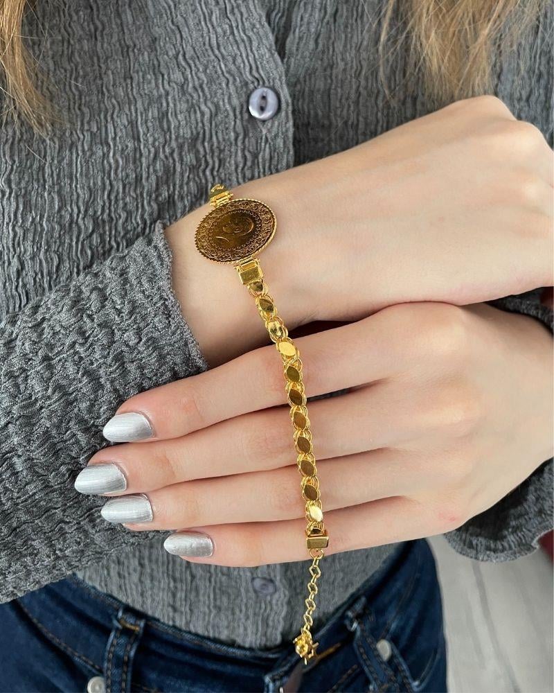 Altın Pullu Zincir Çeyrekli BileklikAltın Pullu Zincir Çeyrekli BileklikÇeyrek Bileklik