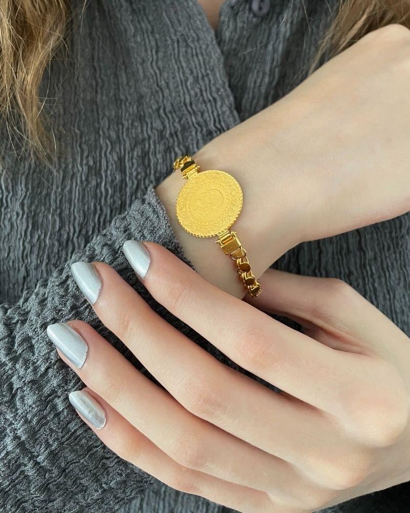 Altın Pullu Zincir Çeyrekli BileklikAltın Pullu Zincir Çeyrekli BileklikÇeyrek Bileklik