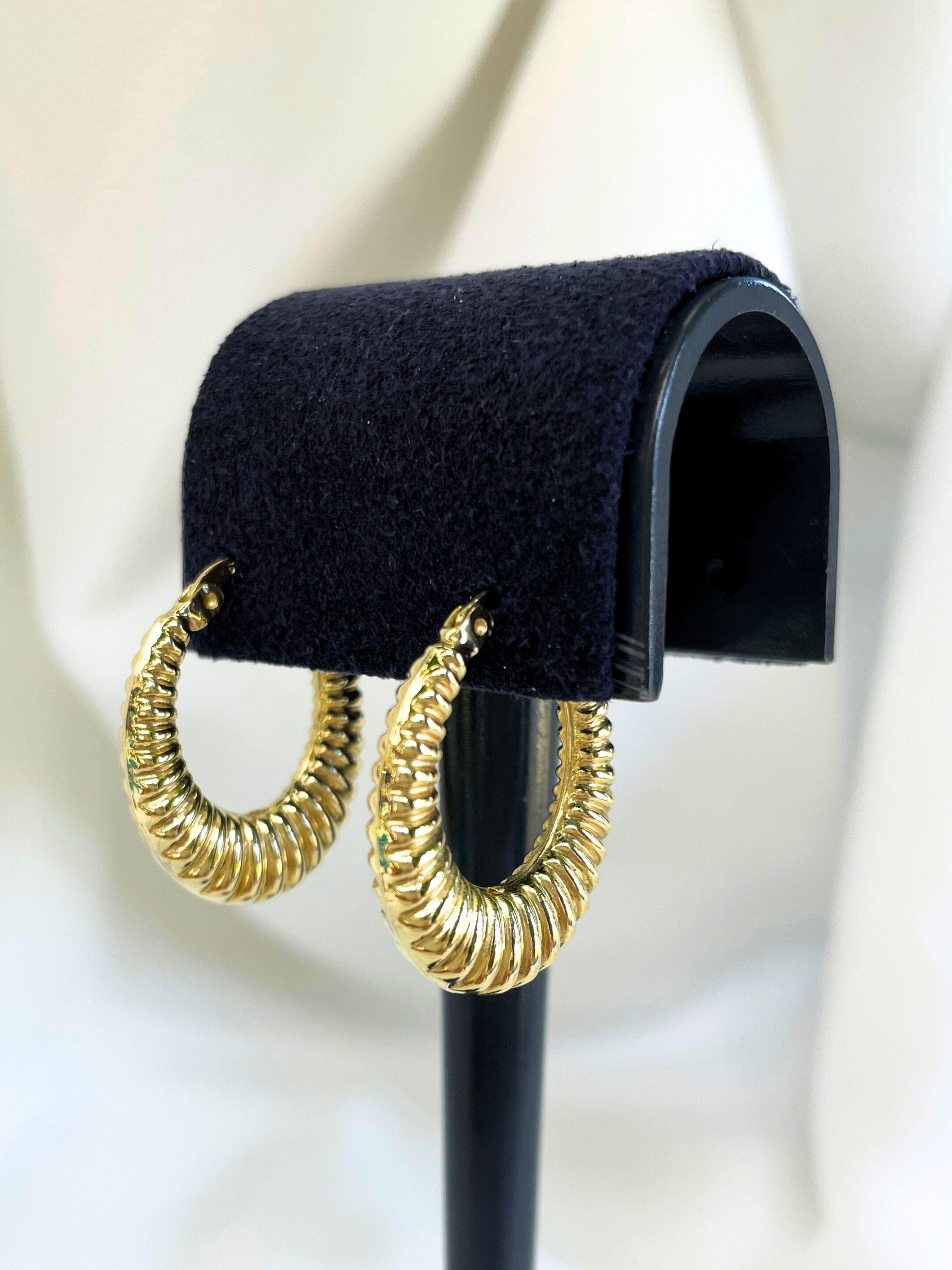 Altın Sallantılı Midye Küpe 14 AyarAltın Sallantılı Midye Küpe 14 Ayar