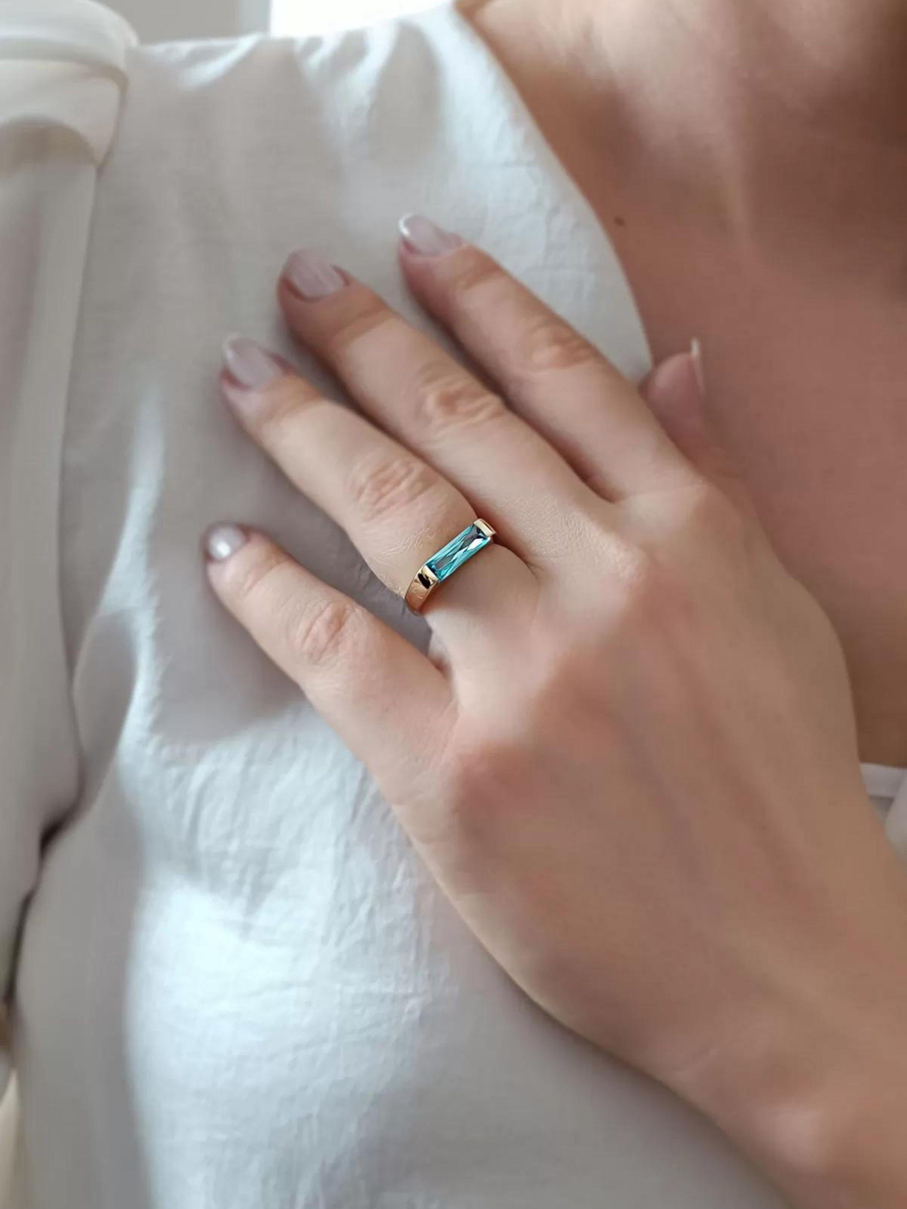 Aqua Taşlı Mavi Altın Çubuk Yüzük 14 AyarAqua Taşlı Mavi Altın Çubuk Yüzük 14 Ayar