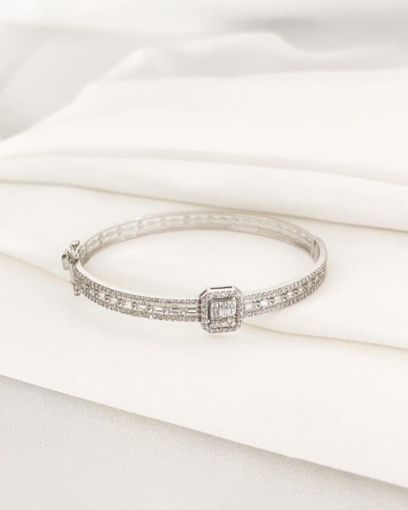 Baget 14 Ayar Beyaz Altın Kaburga Kelepçe BilezikBaget 14 Ayar Beyaz Altın Kaburga Kelepçe Bilezik14 Ayar Bilezik