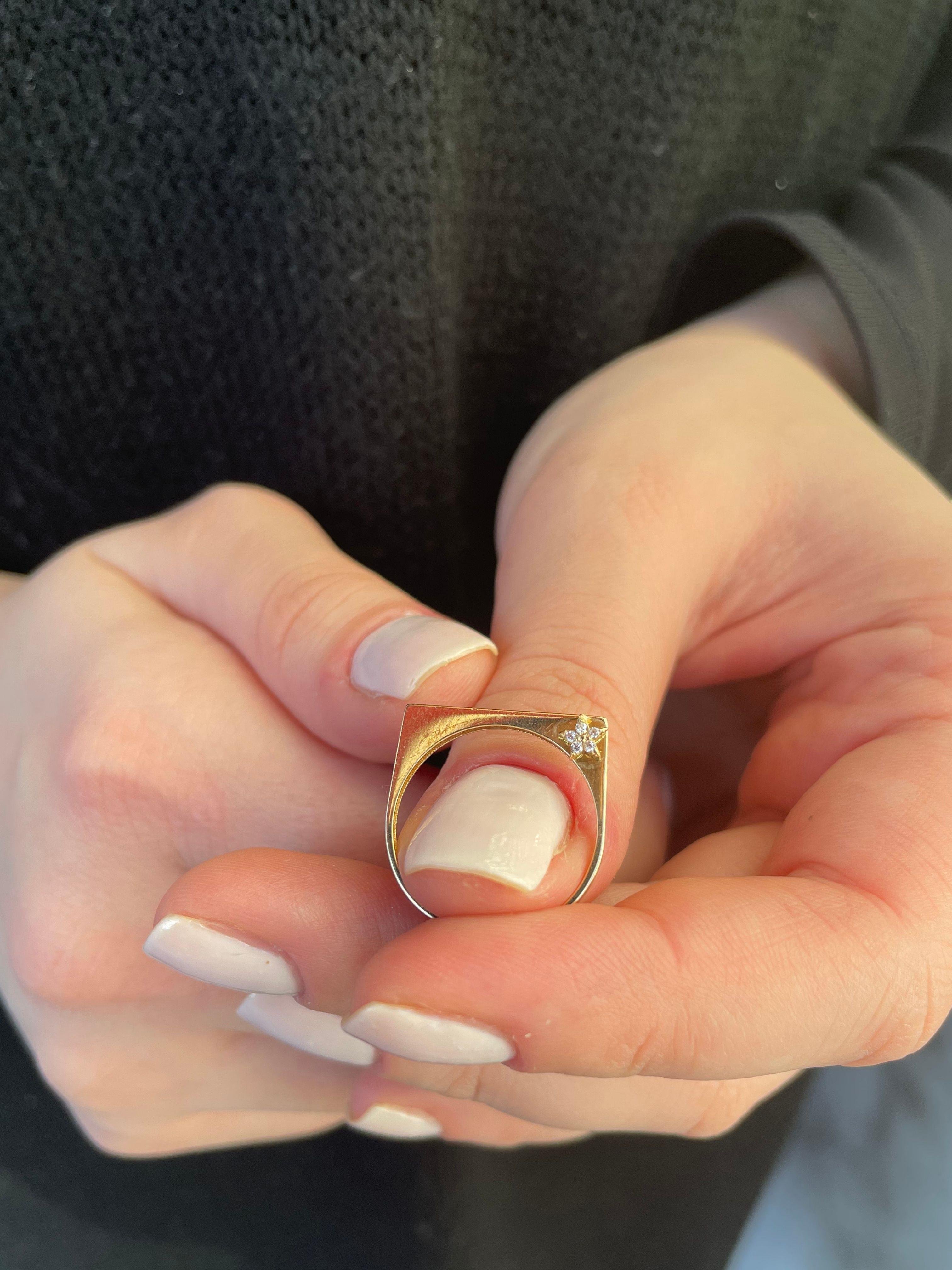 Bagetto Kare Altın Yüzük 14 AyarBagetto Kare Altın Yüzük 14 Ayar