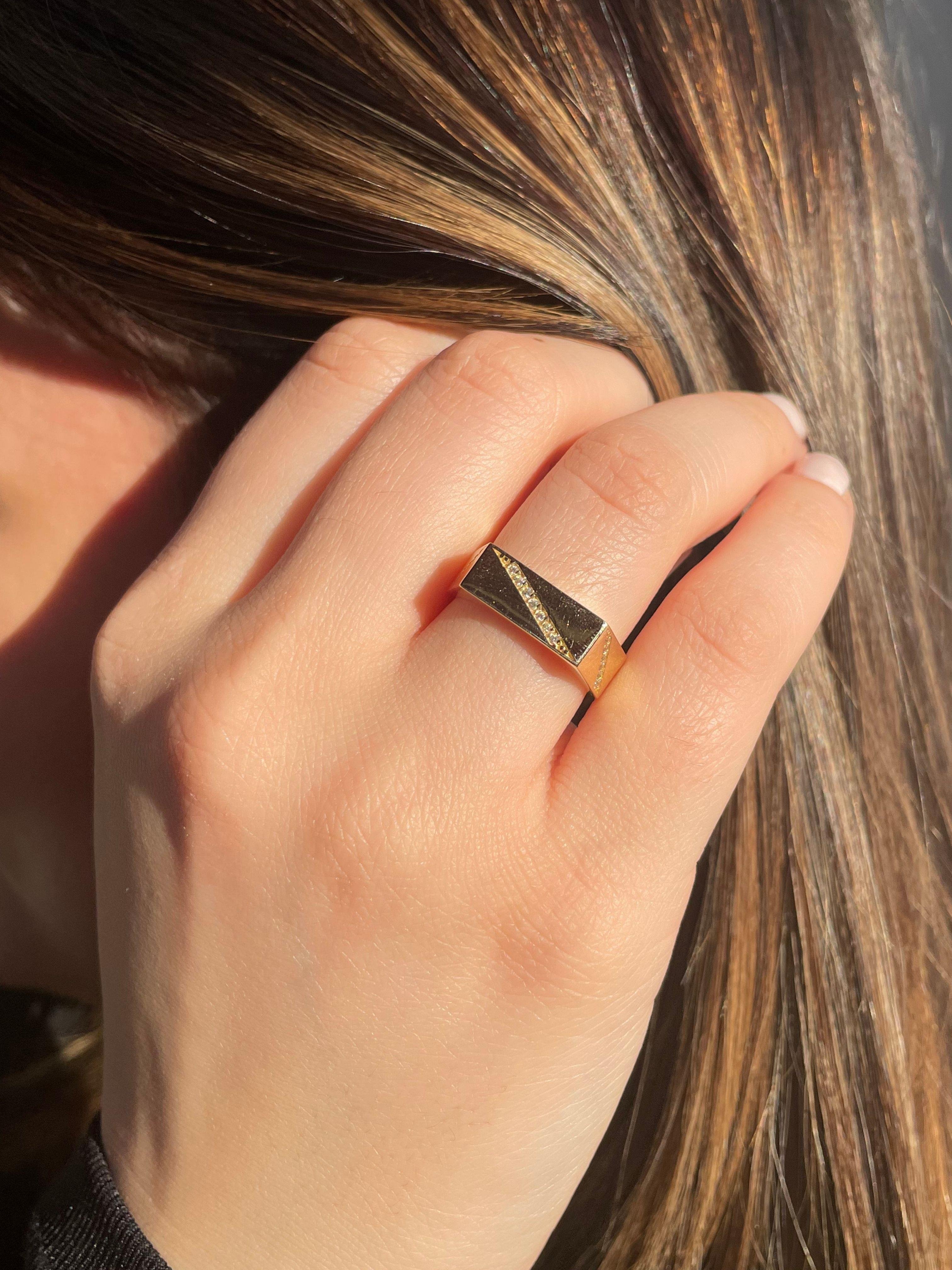 Dikdörtgen Taşlı 14 Ayar Altın YüzükDikdörtgen Taşlı 14 Ayar Altın Yüzük