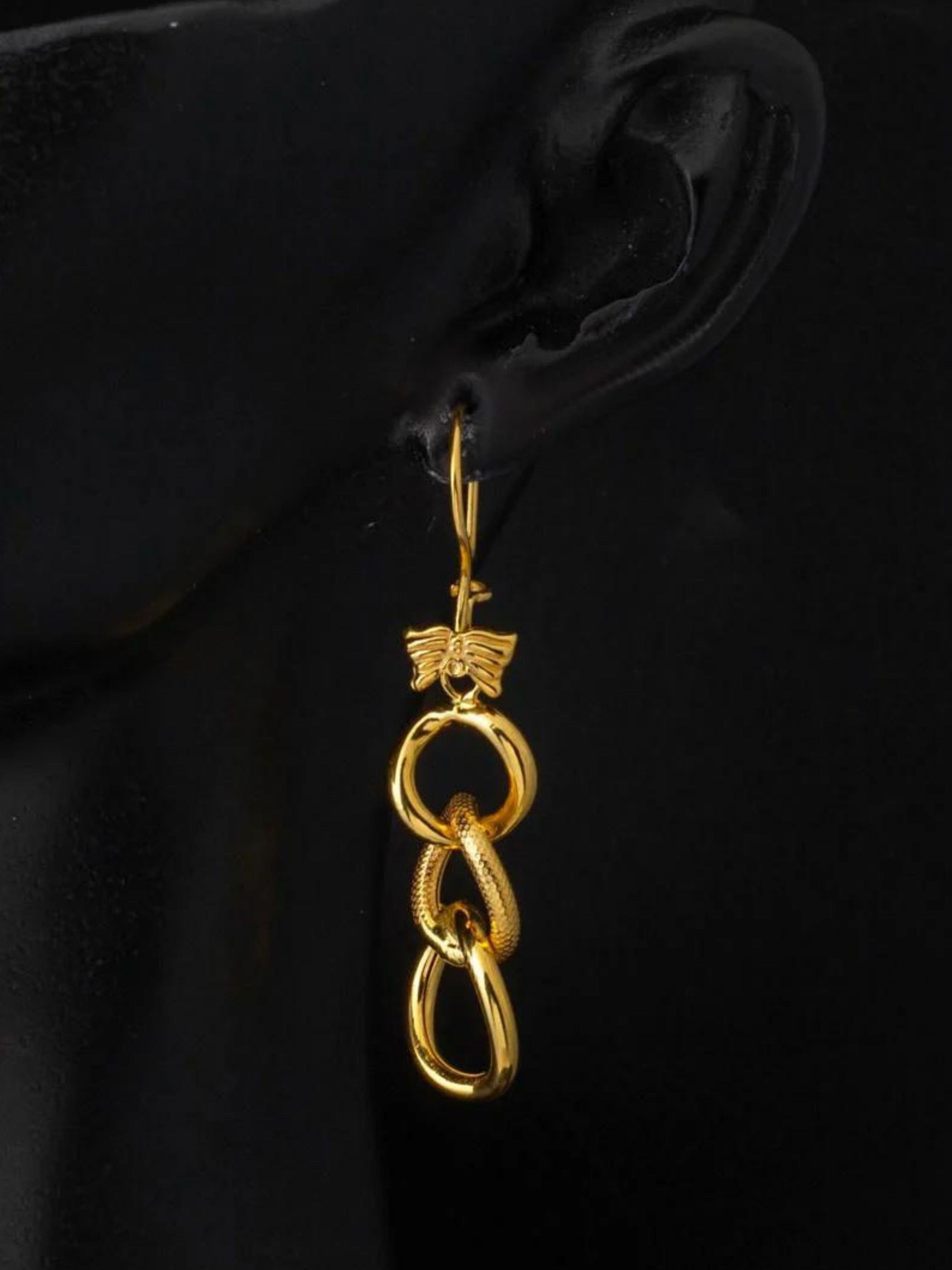 Eskimeyen Sallantılı Uzay Yolu 14 Ayar Altın KüpeEskimeyen Sallantılı Uzay Yolu 14 Ayar Altın Küpe