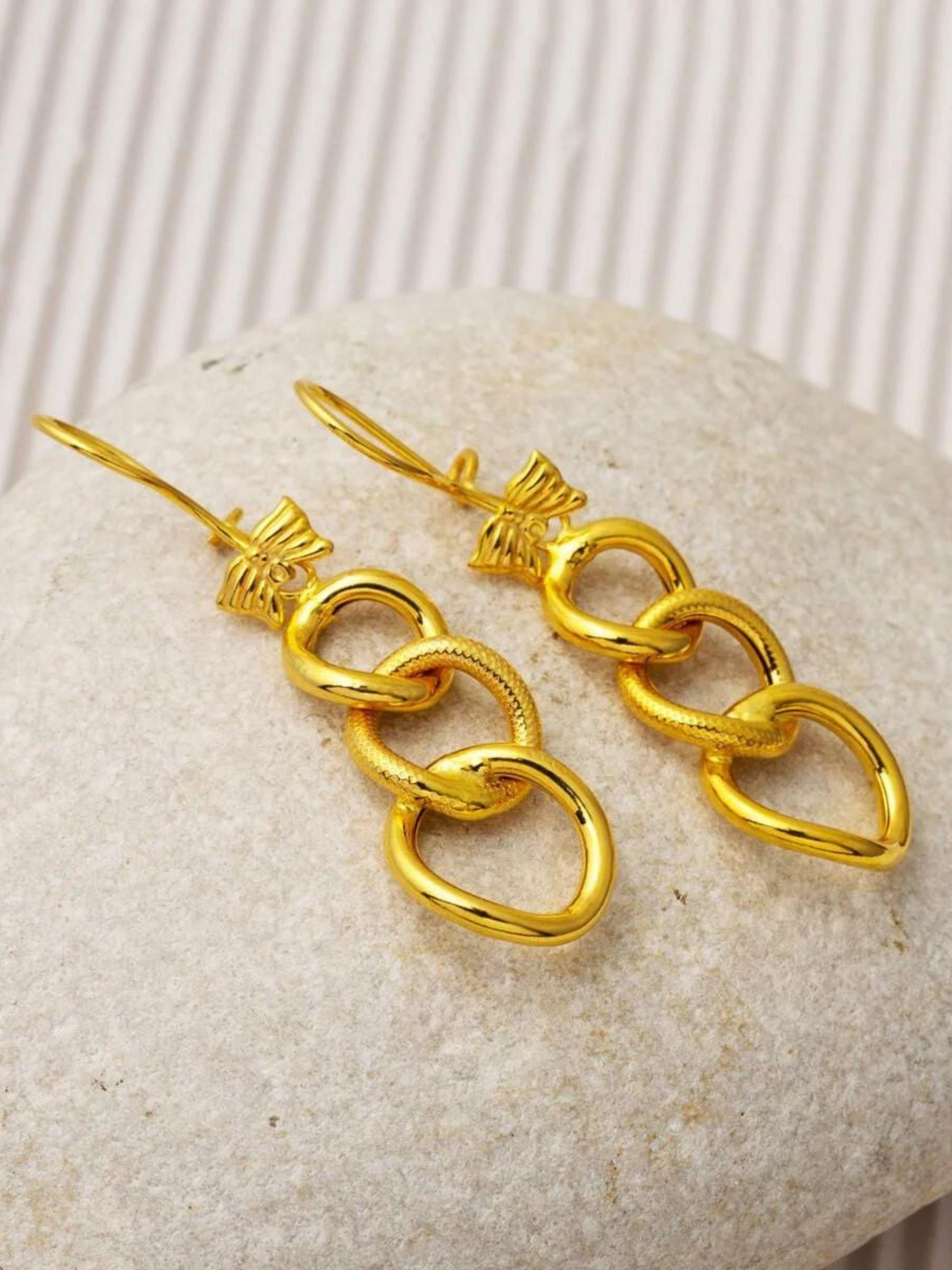 Eskimeyen Sallantılı Uzay Yolu 14 Ayar Altın KüpeEskimeyen Sallantılı Uzay Yolu 14 Ayar Altın Küpe