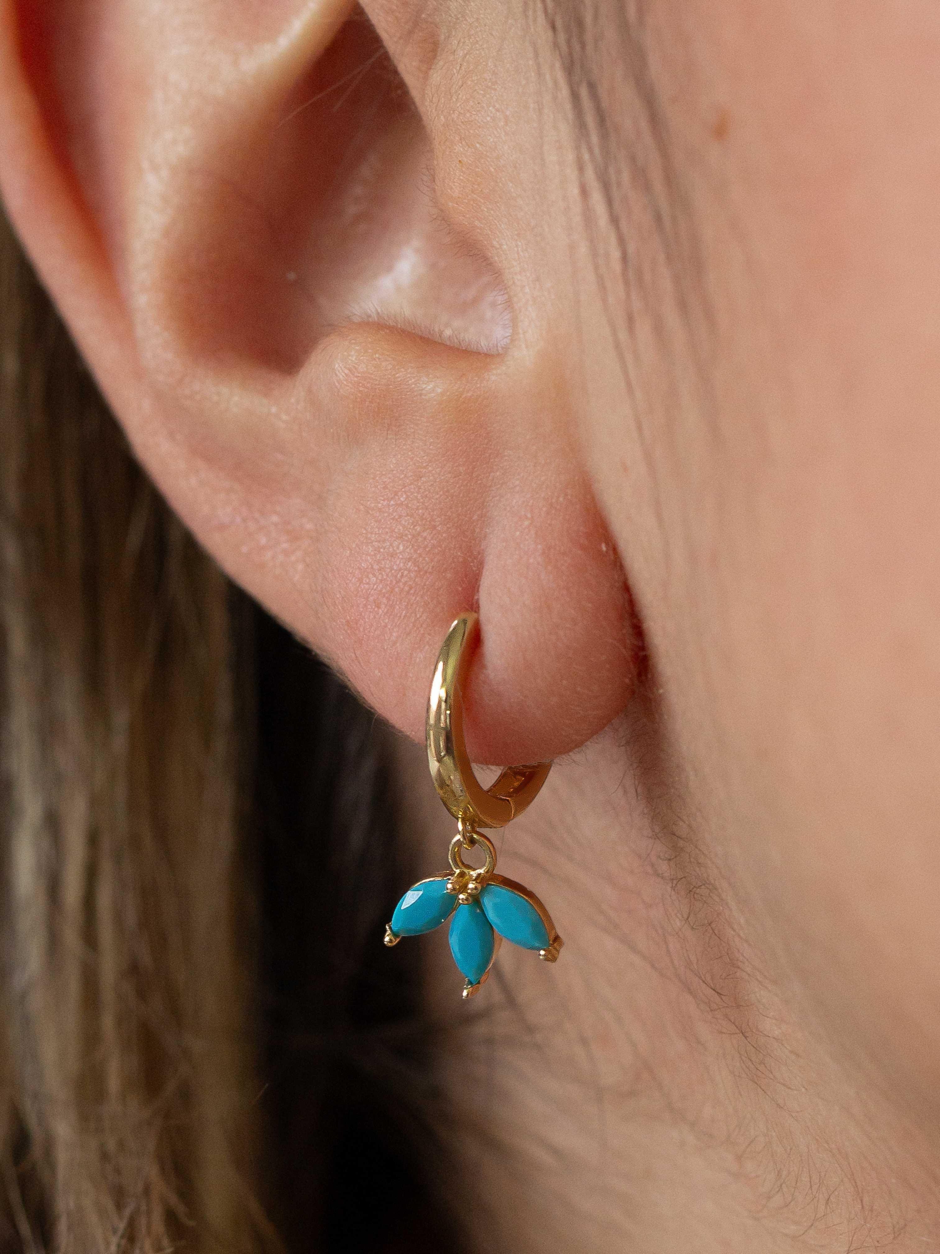 Mavi Boncuklu Küpe Sallanan Altın Küpe 14 AyarMavi Boncuklu Küpe Sallanan Altın Küpe 14 Ayar