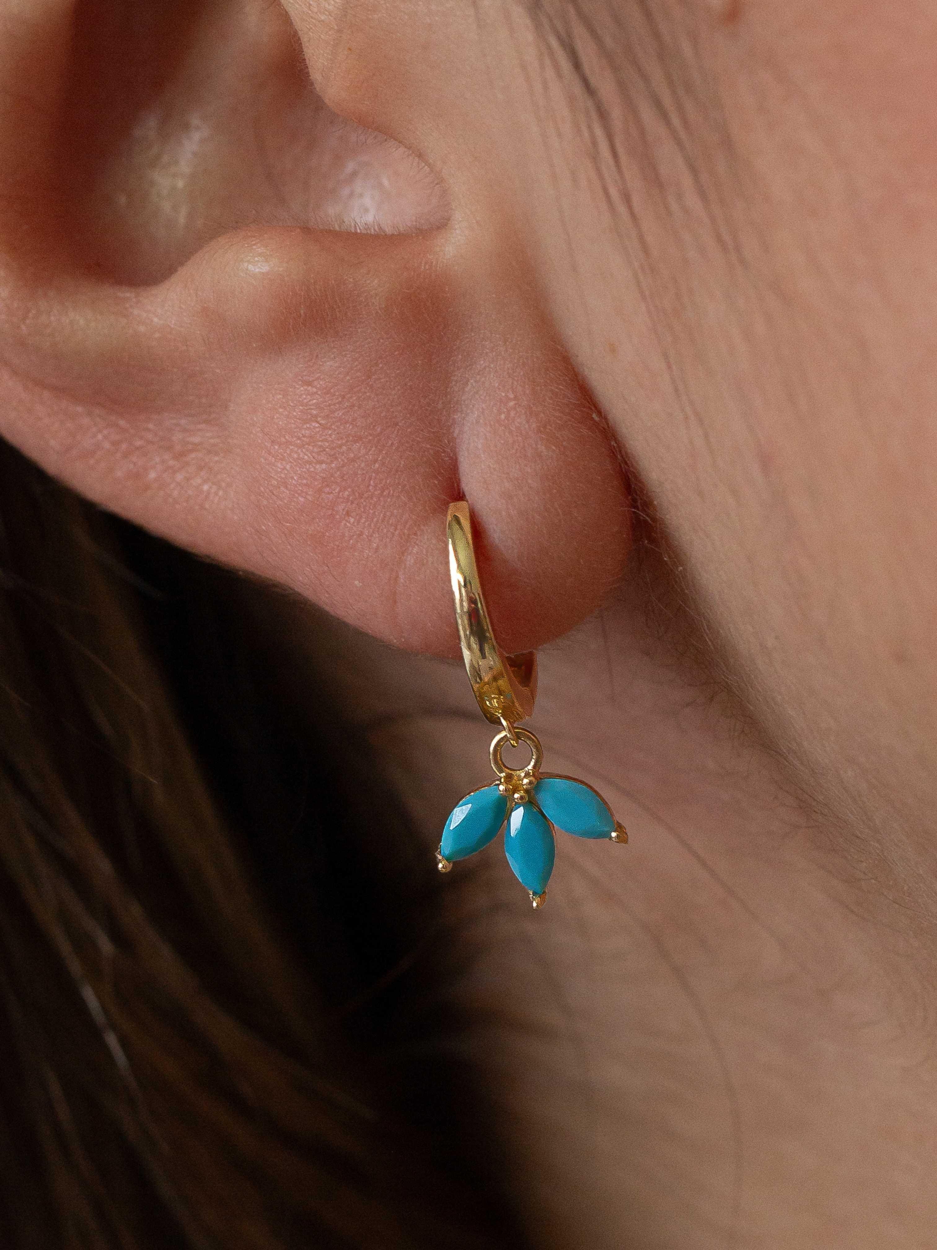 Mavi Boncuklu Küpe Sallanan Altın Küpe 14 AyarMavi Boncuklu Küpe Sallanan Altın Küpe 14 Ayar