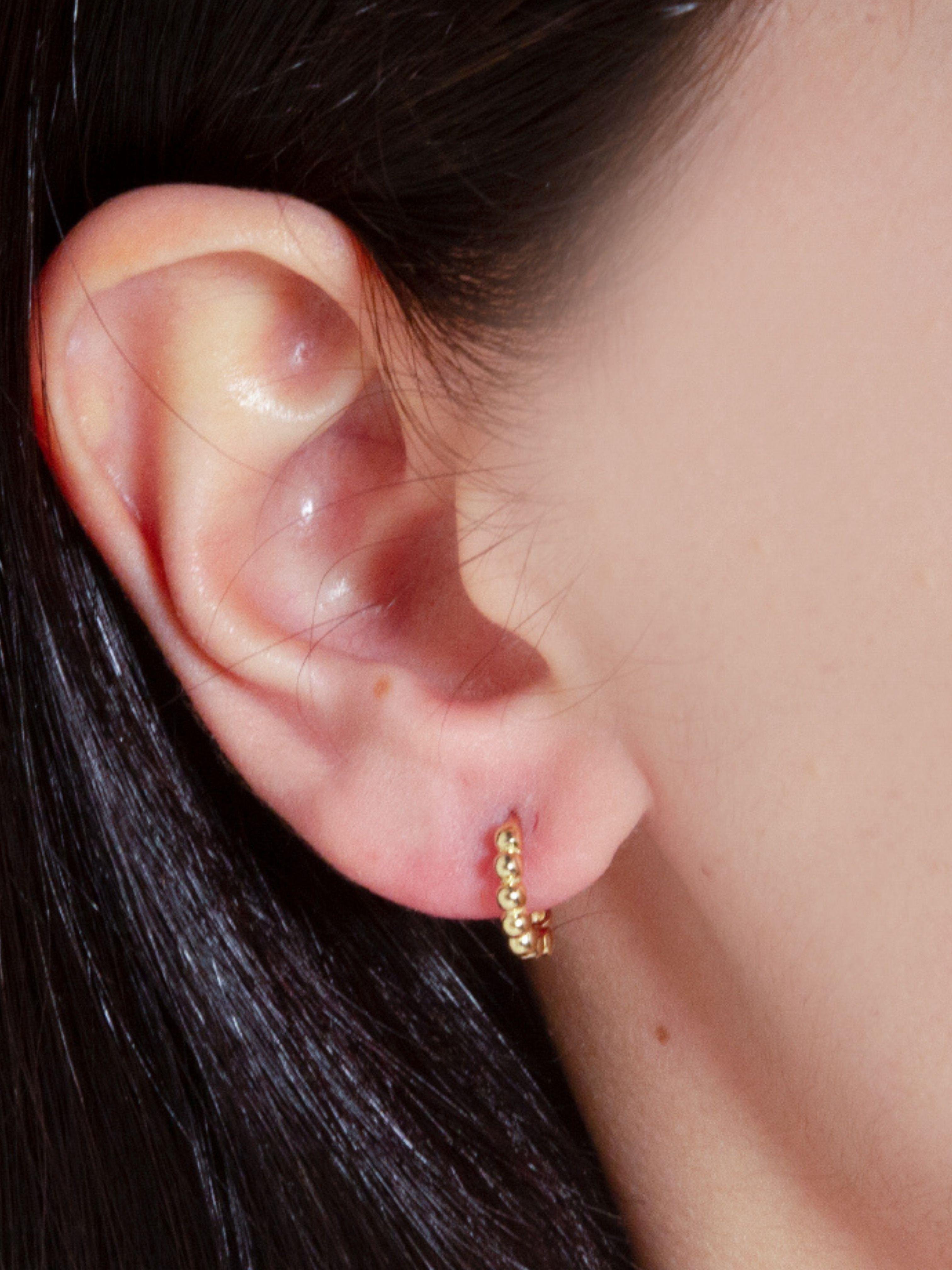 Halka Top Top Kadın Altın Küpe 14 AyarOval Yuvarlak Kabartma Desen Kadın Altın Küpe 14 Ayar