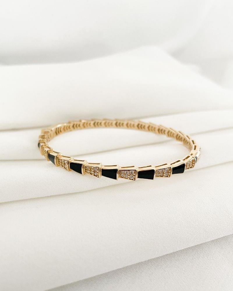 Siyah Mineli Altın Bulgari BilezikSiyah Mineli Altın Bulgari Bilezik14 Ayar Bilezik