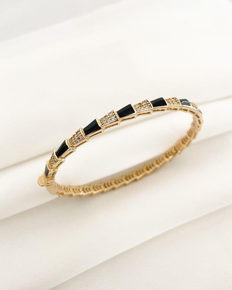 Siyah Mineli Altın Bulgari BilezikSiyah Mineli Altın Bulgari Bilezik14 Ayar Bilezik
