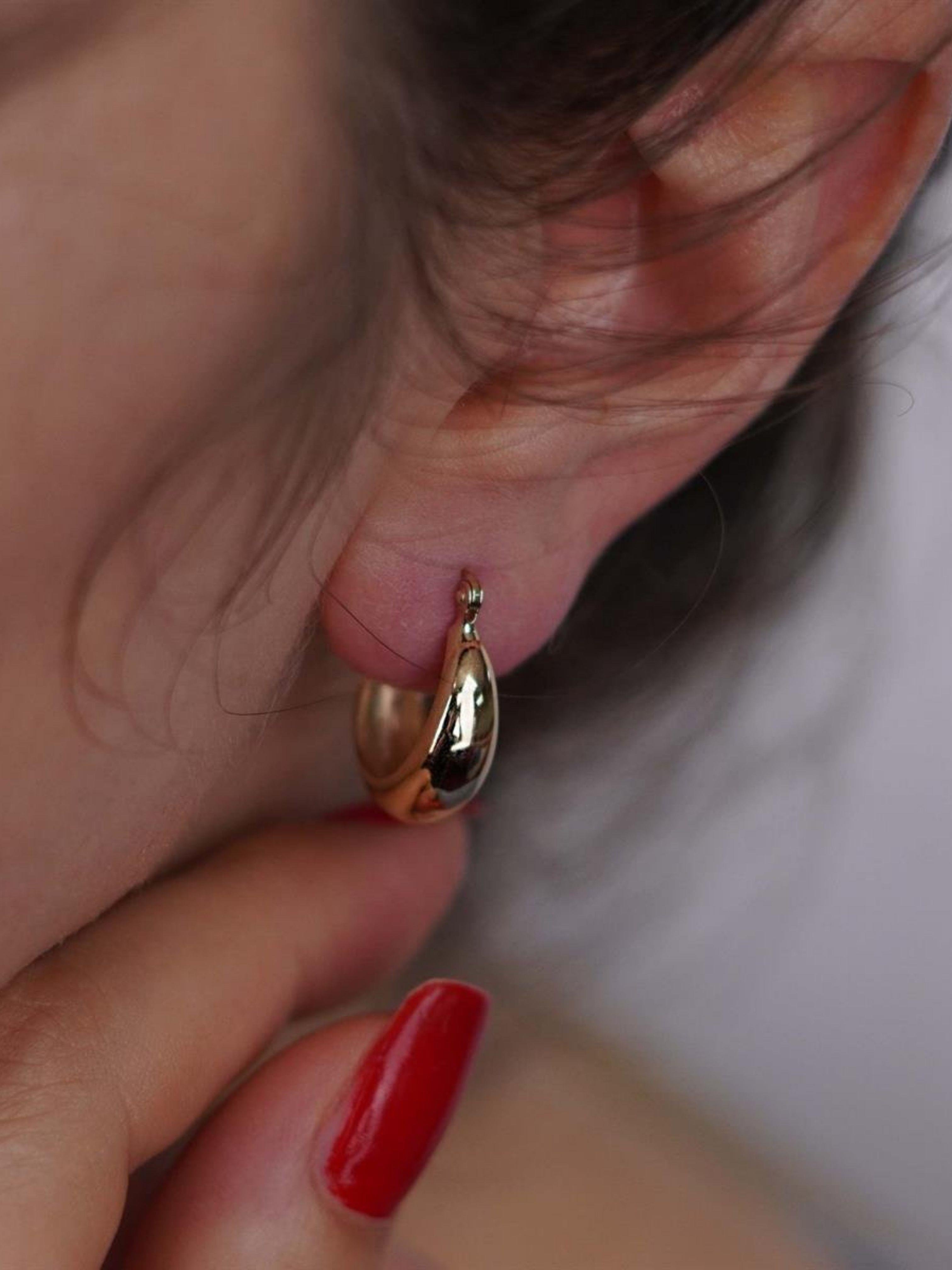 Yarım Ay Gold İnce Halka Kadın Altın Küpe 14 AyarYarım Ay Gold İnce Halka Kadın Altın Küpe 14 Ayar